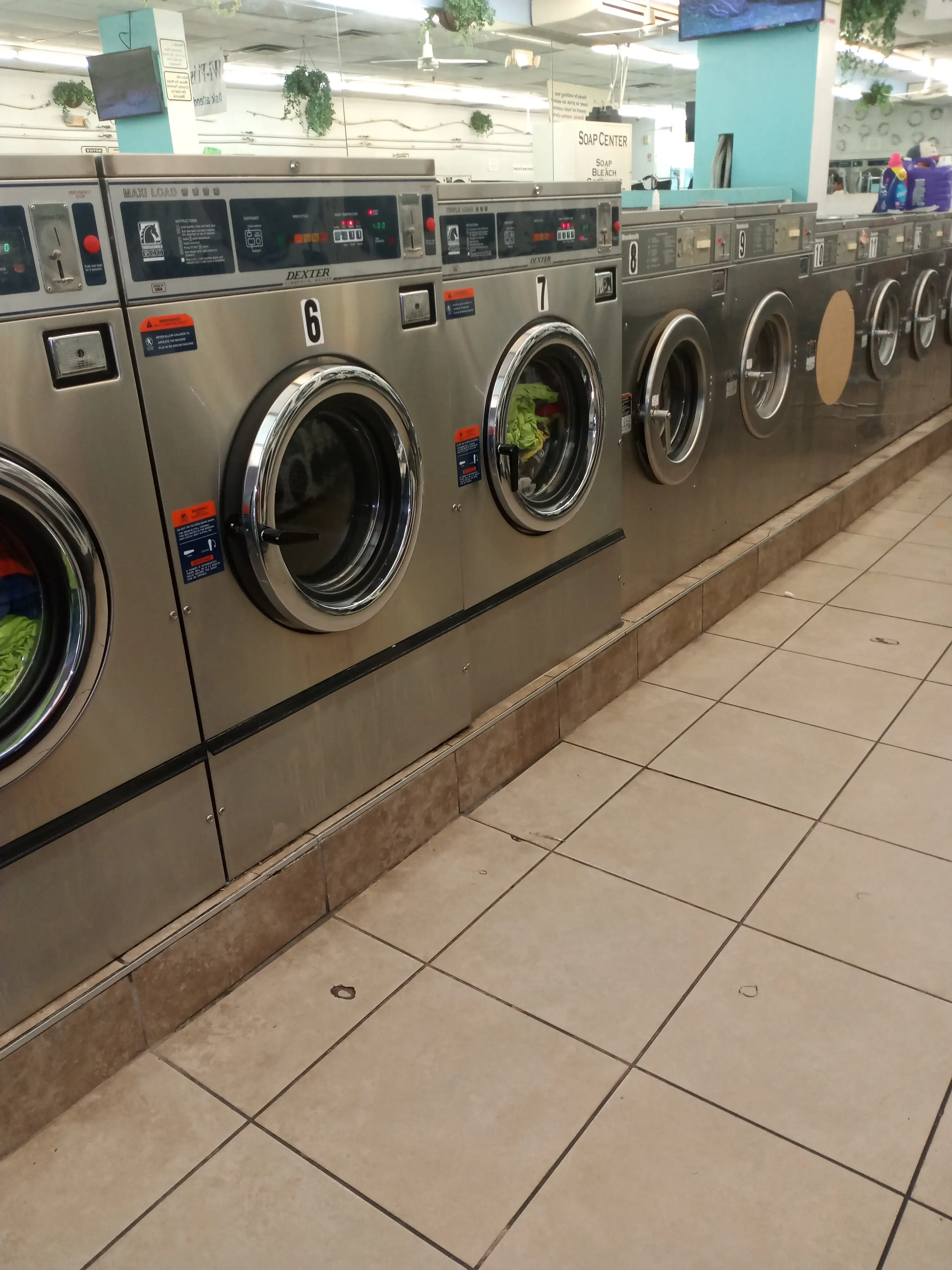 Lakeside Laundromat thumbnail 1