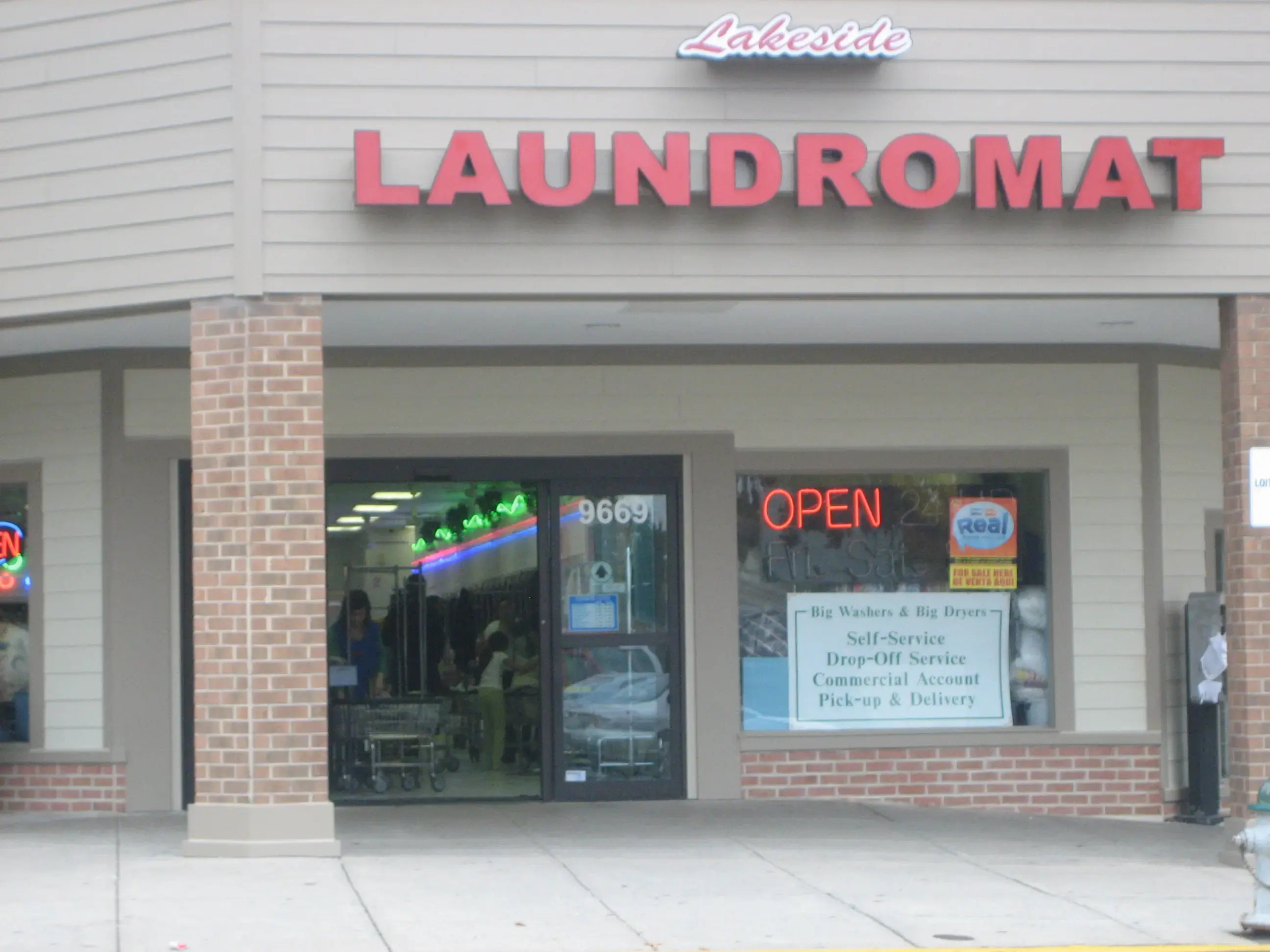 Lakeside Laundromat - Image 2