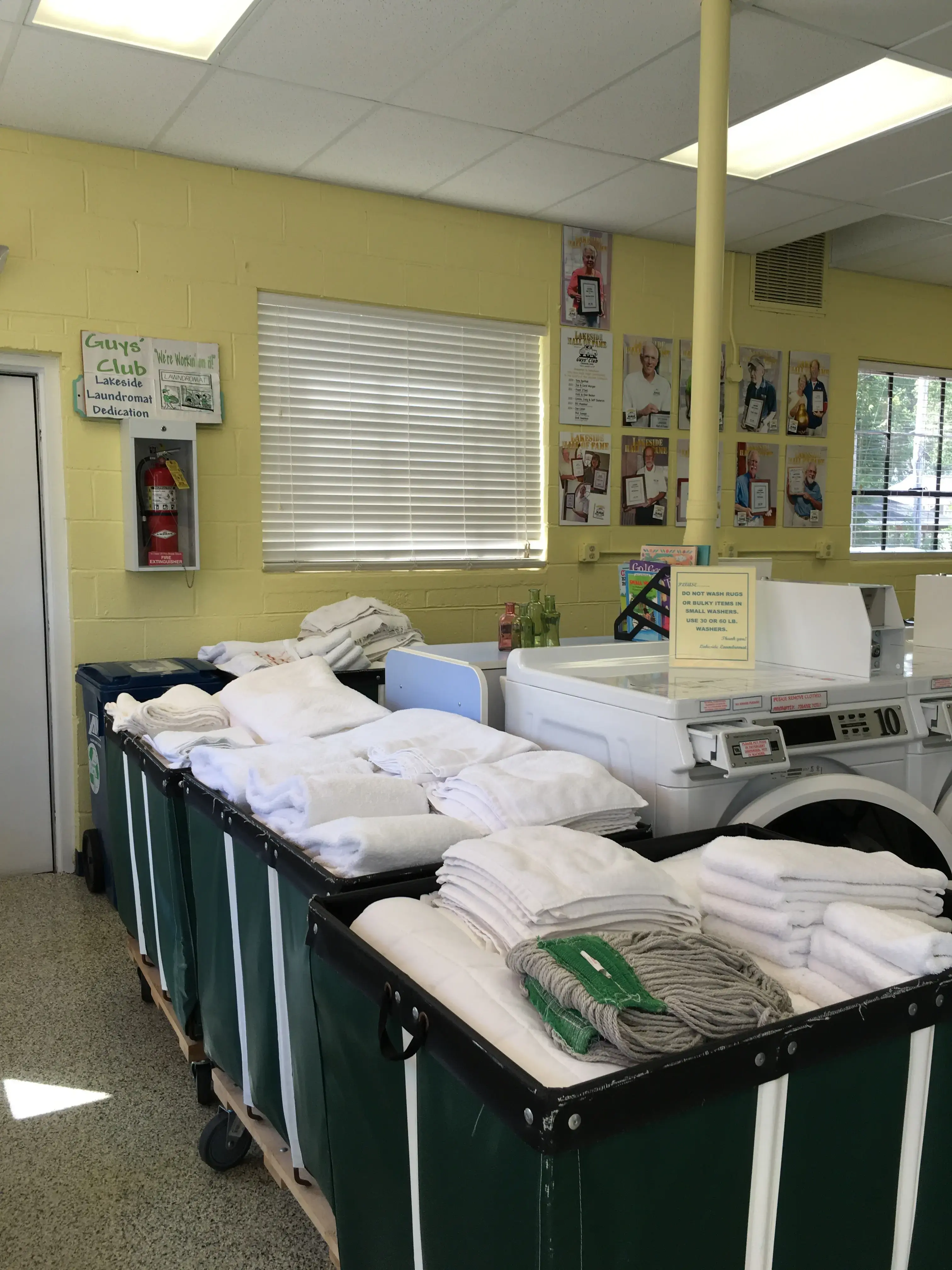 Lakeside Laundromat thumbnail 4