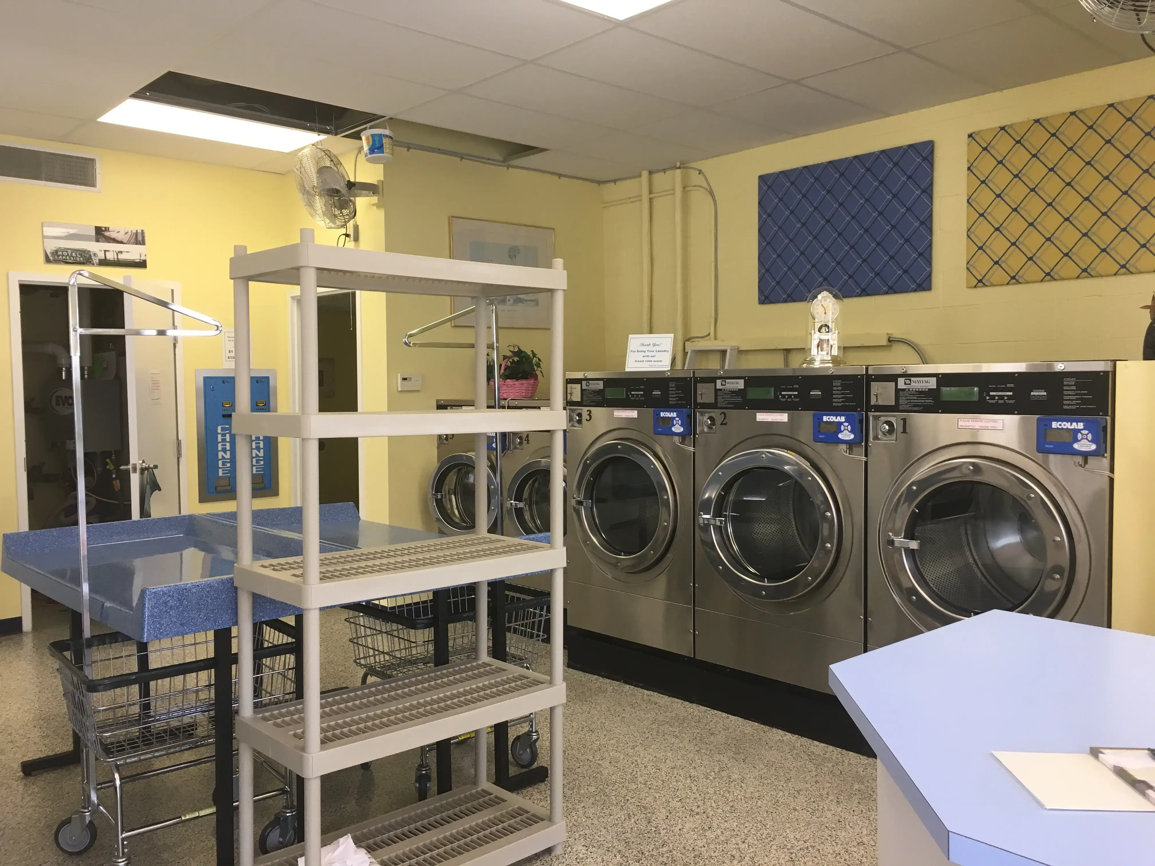 Lakeside Laundromat - Image 11