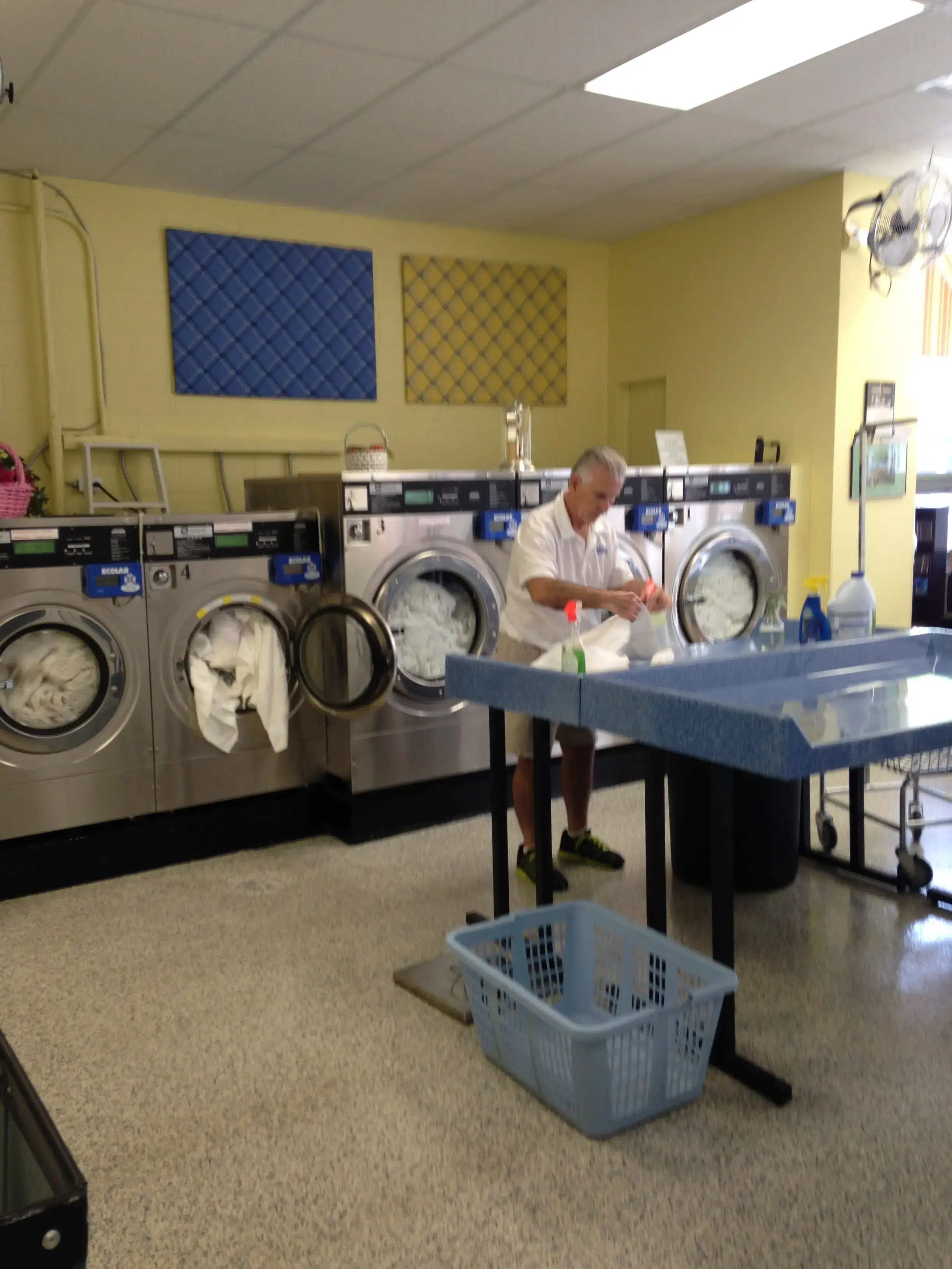 Lakeside Laundromat thumbnail 12