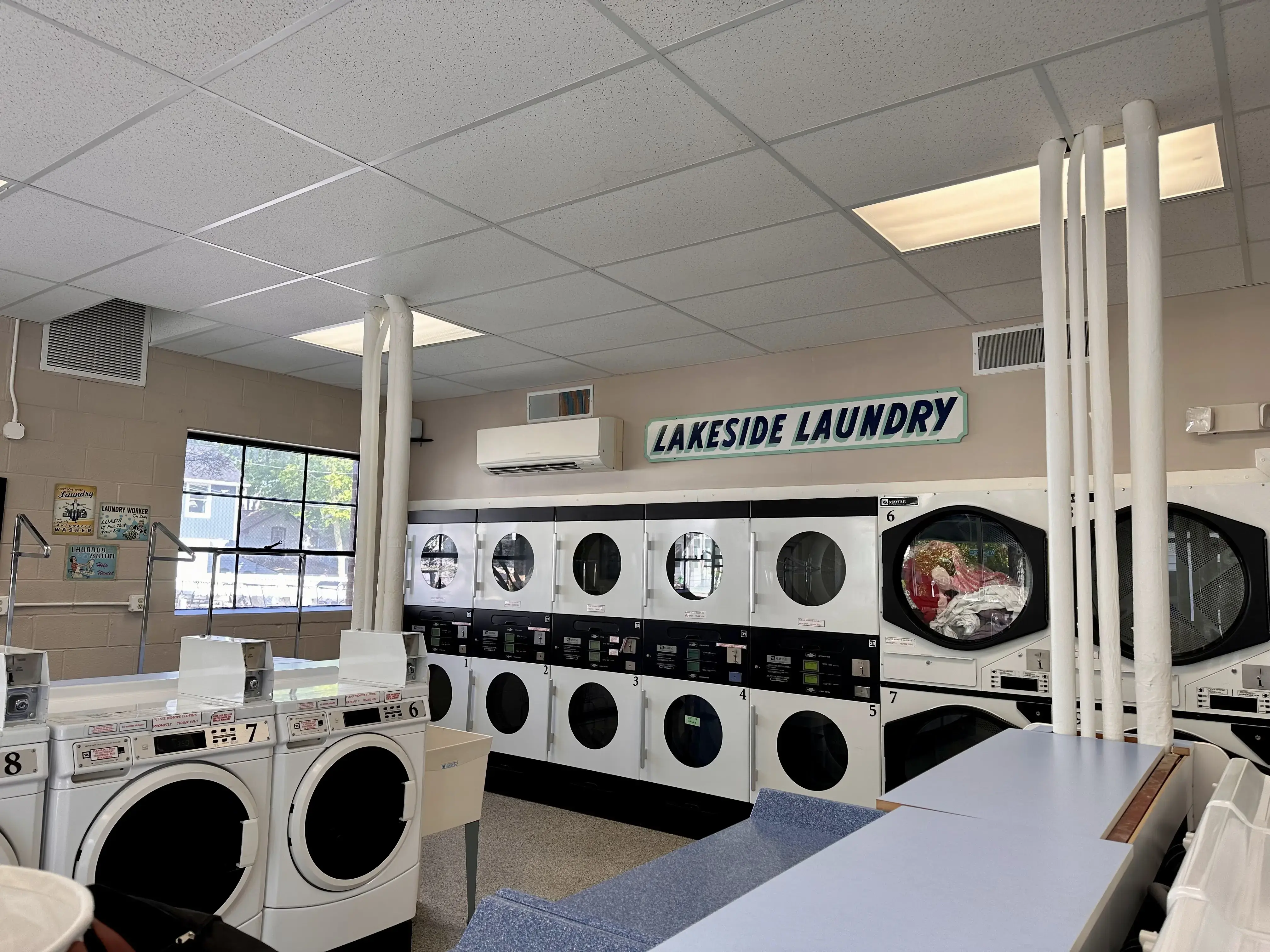 Lakeside Laundromat thumbnail 2