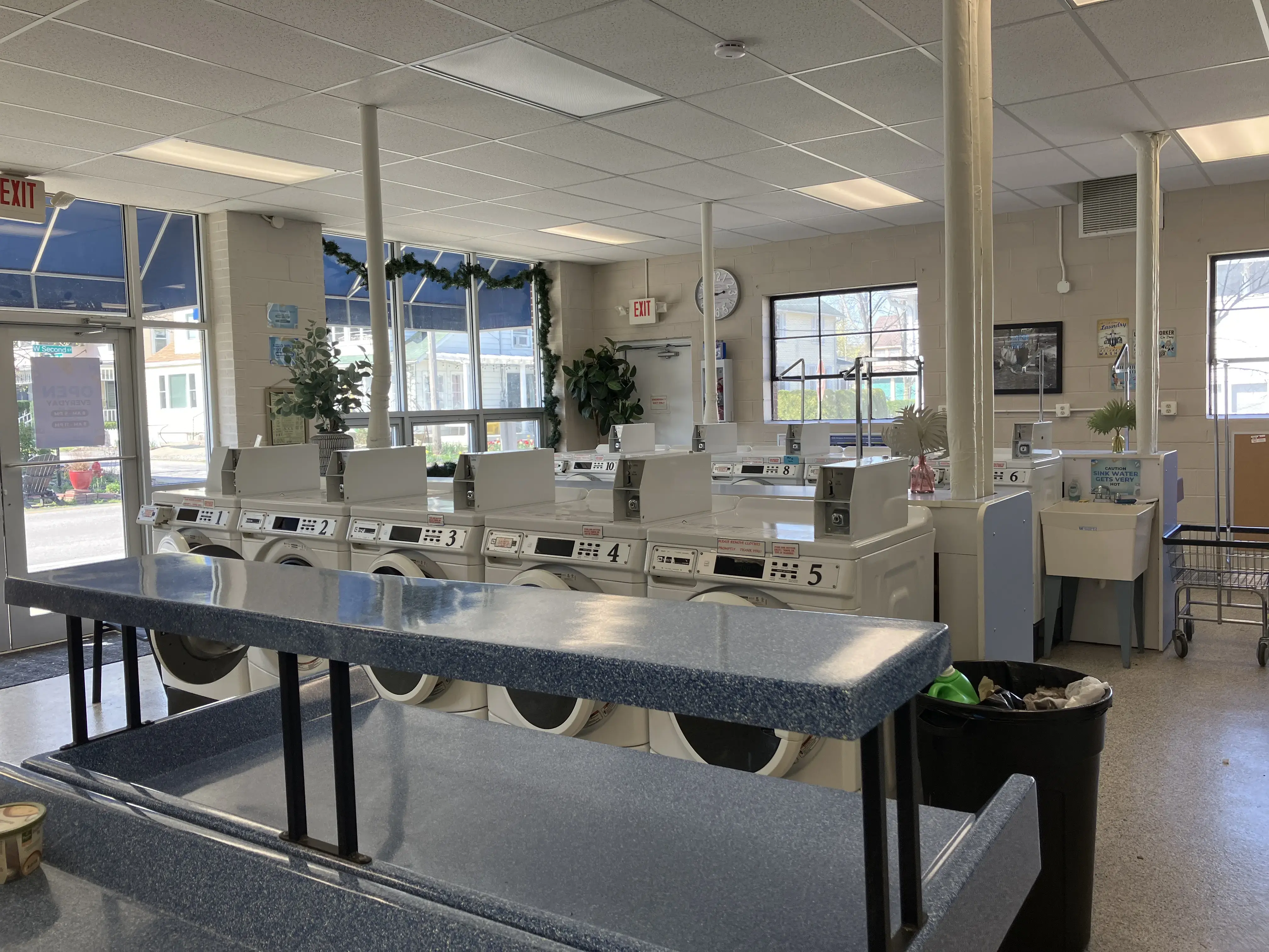 Lakeside Laundromat - Image 7