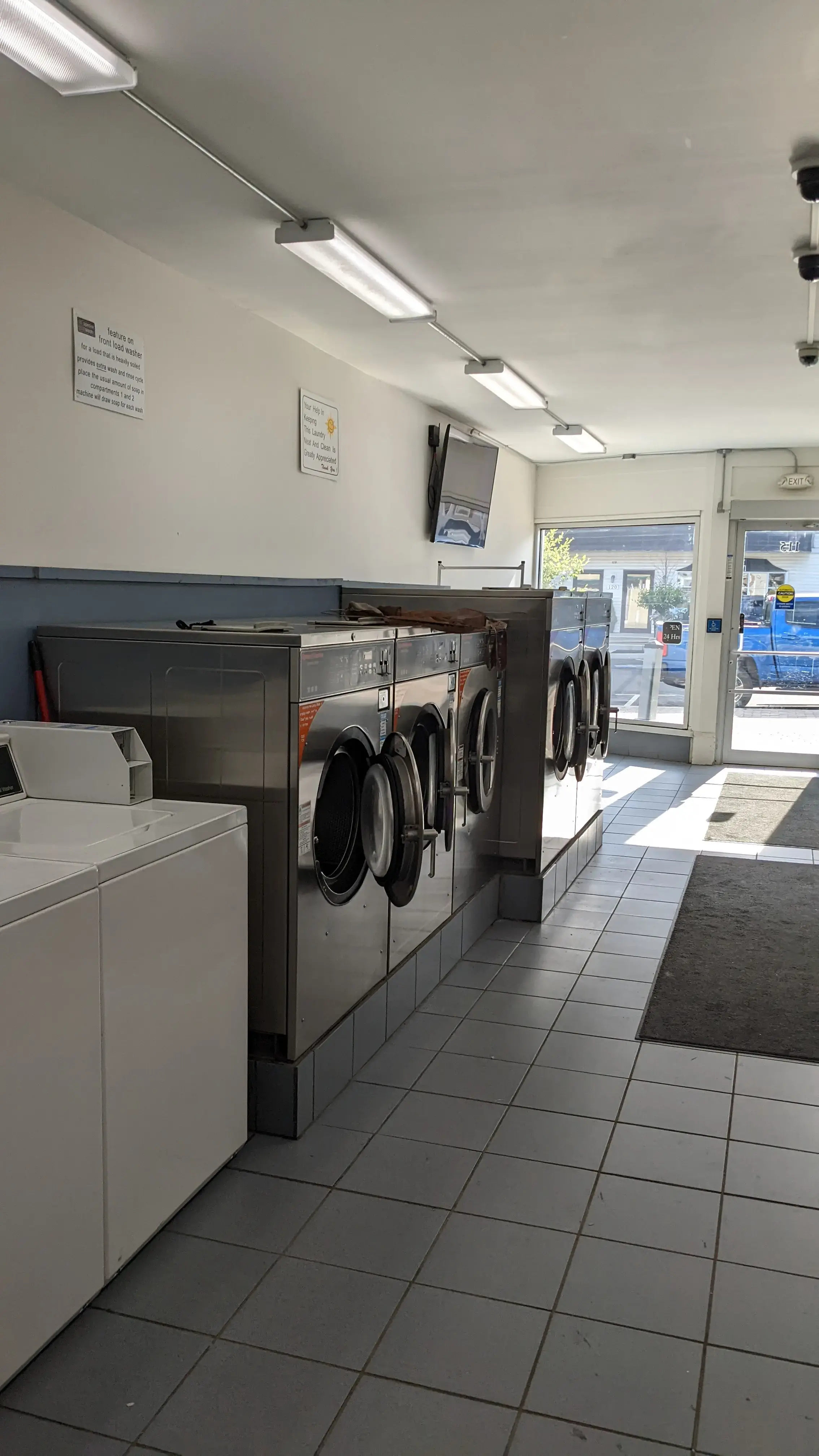Lakewood Laundromat thumbnail 14