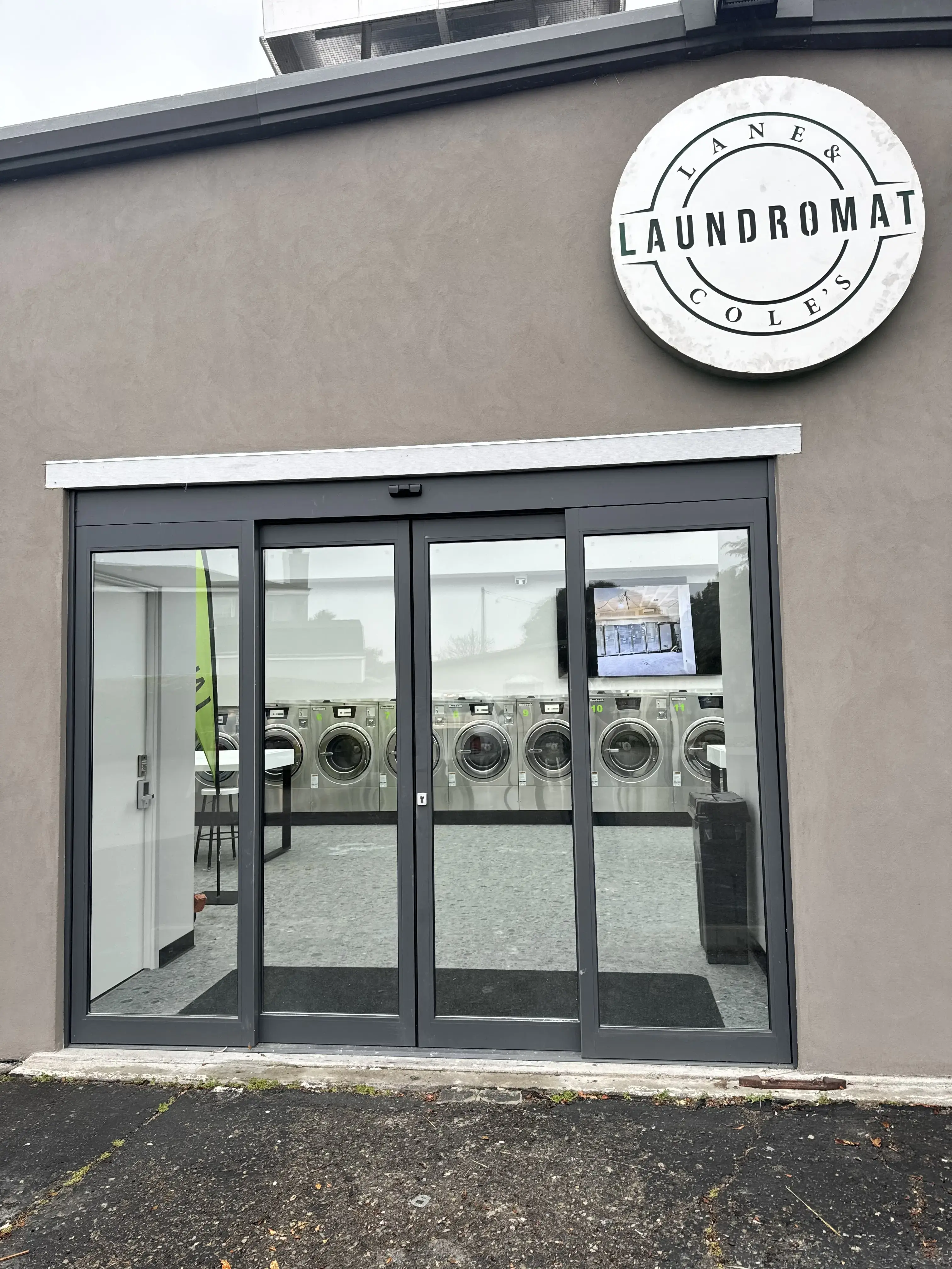 Lane and Cole’s Laundromat thumbnail 4