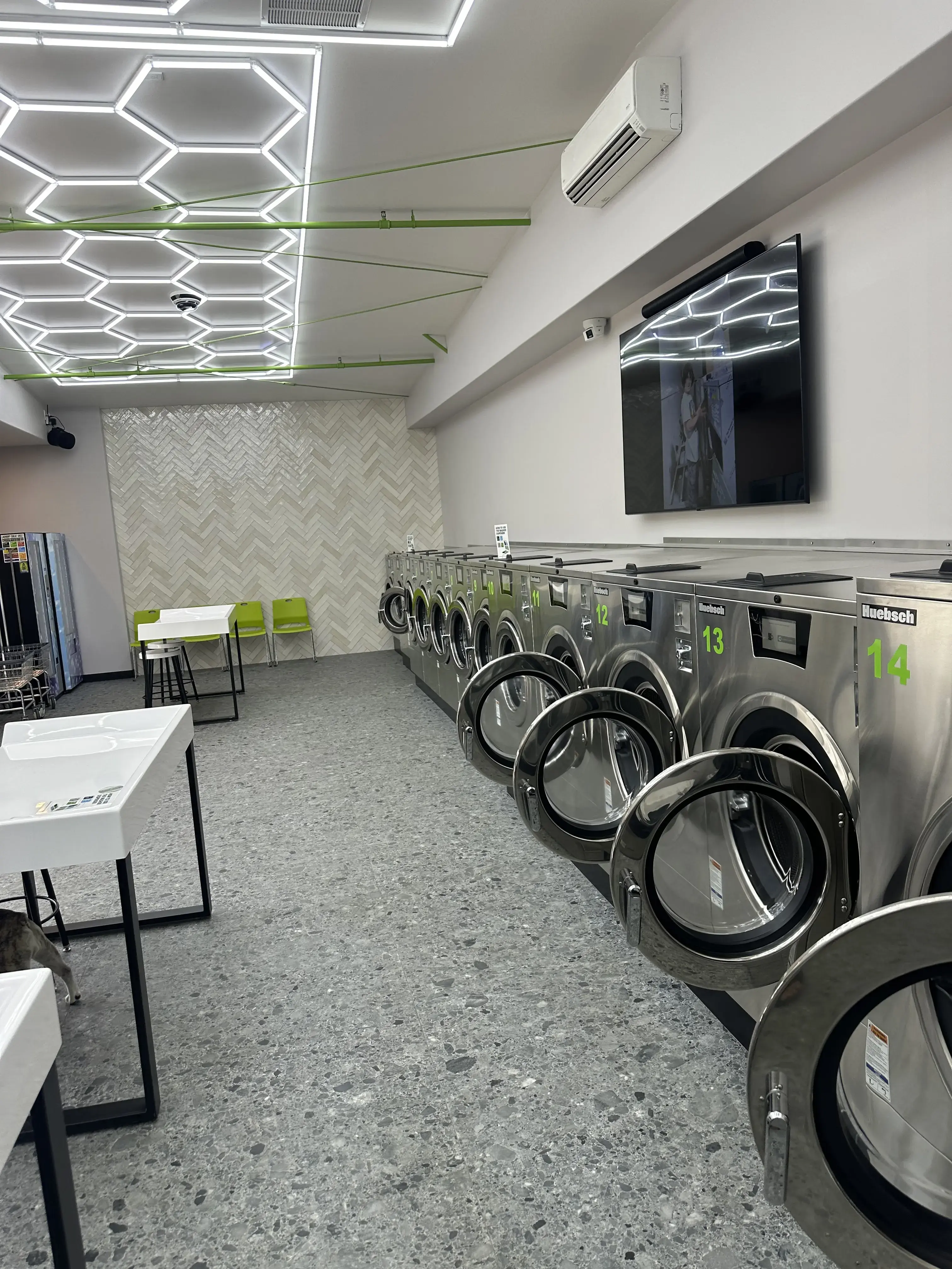 Lane and Cole’s Laundromat thumbnail 11