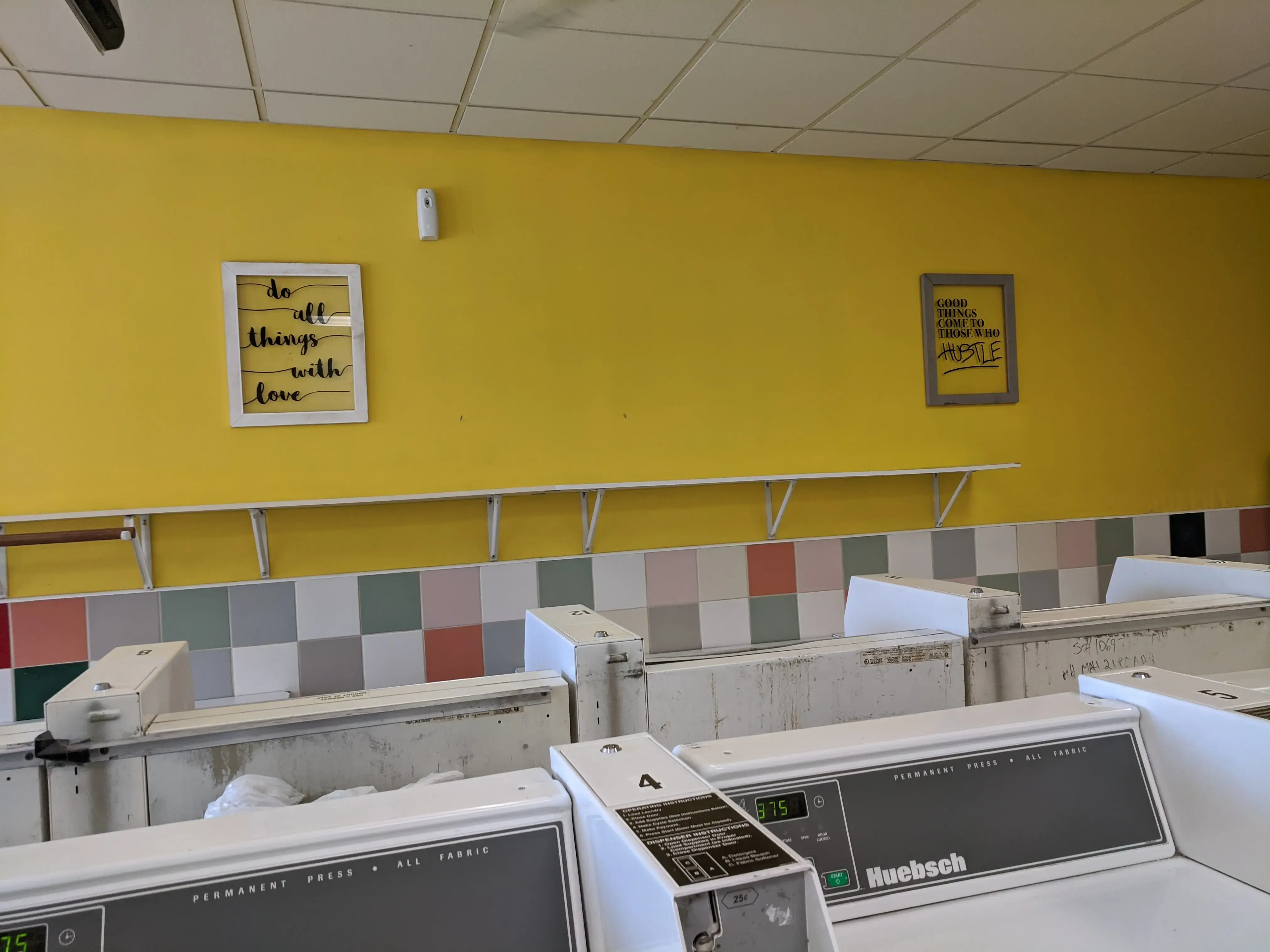 Lanza Laundromat - Image 14