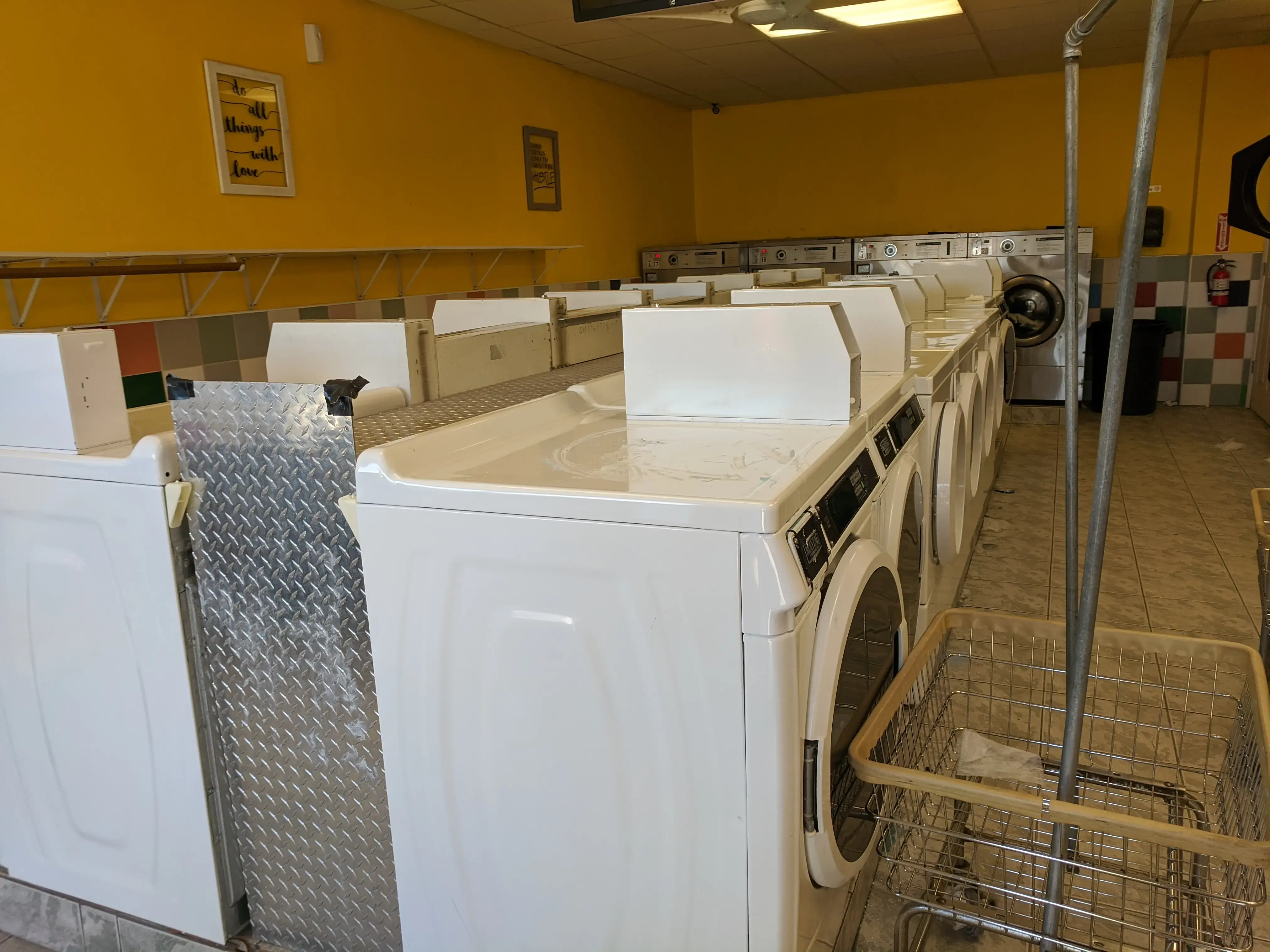Lanza Laundromat - Image 11