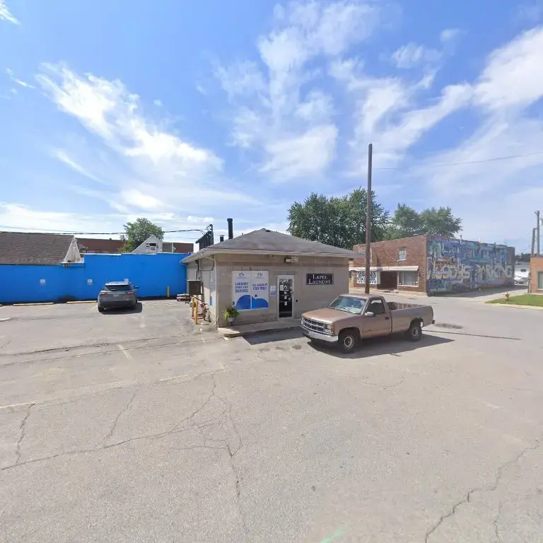 Lapel Laundry, Car Wash, and Dog Spa - Image 18