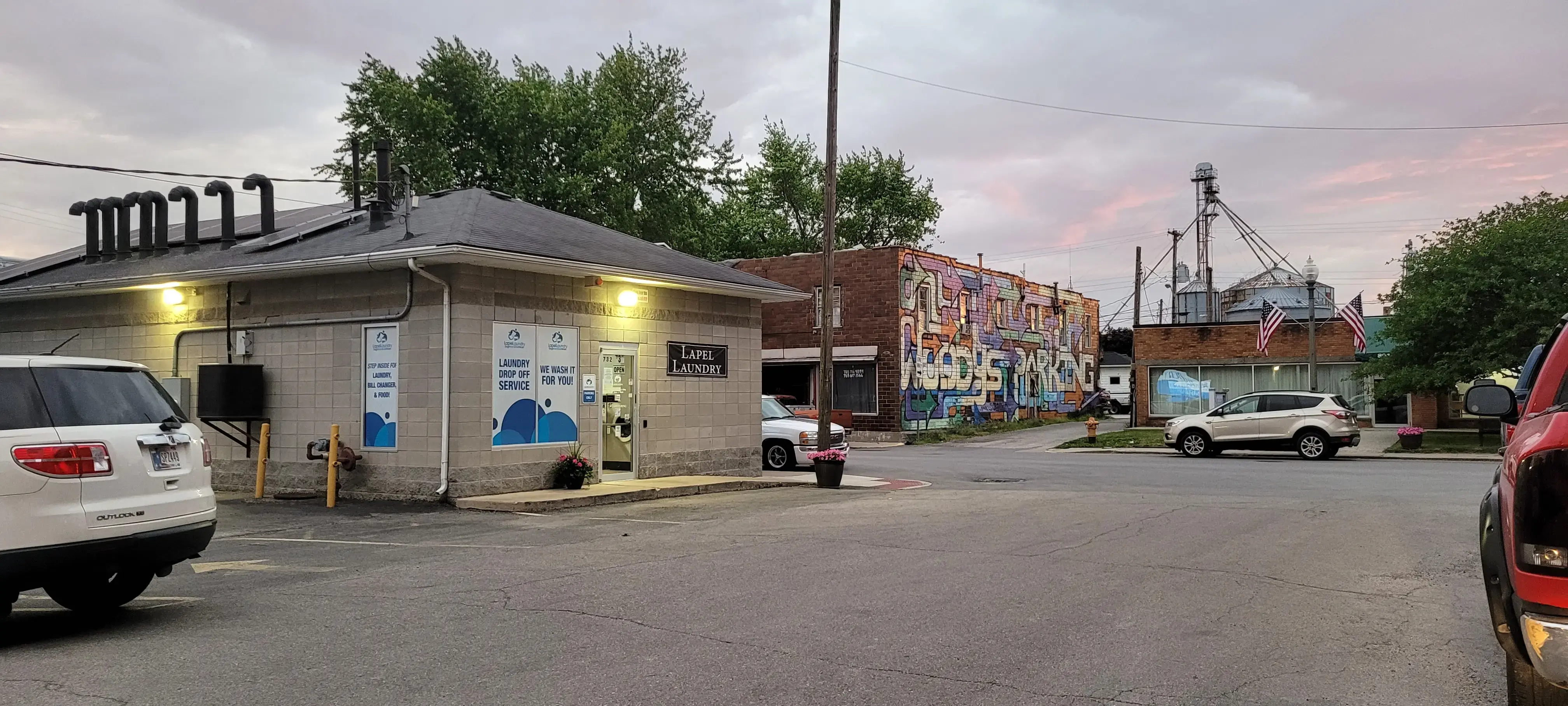 Lapel Laundry, Car Wash, and Dog Spa thumbnail 5