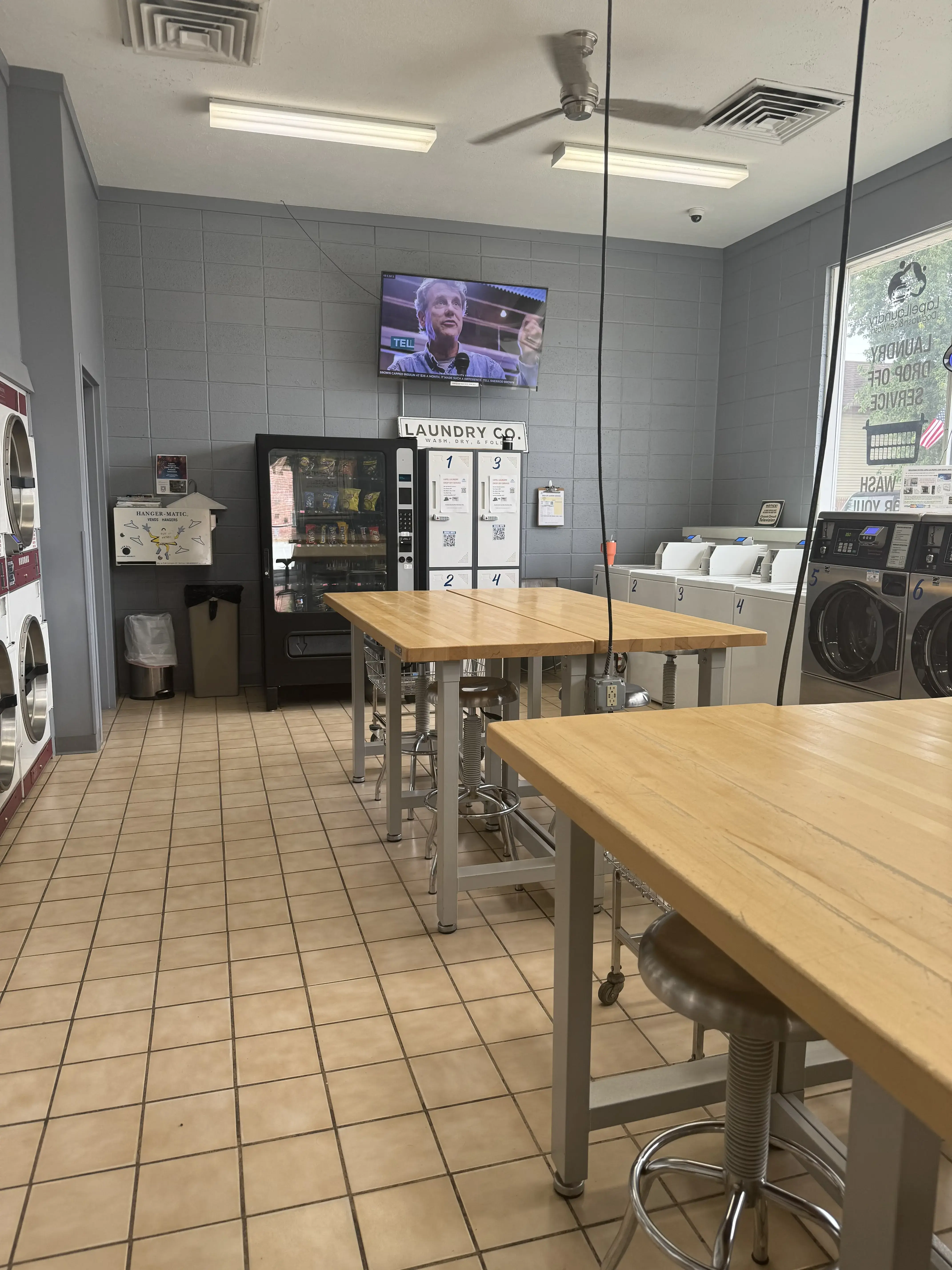 Lapel Laundry, Car Wash, and Dog Spa thumbnail 1