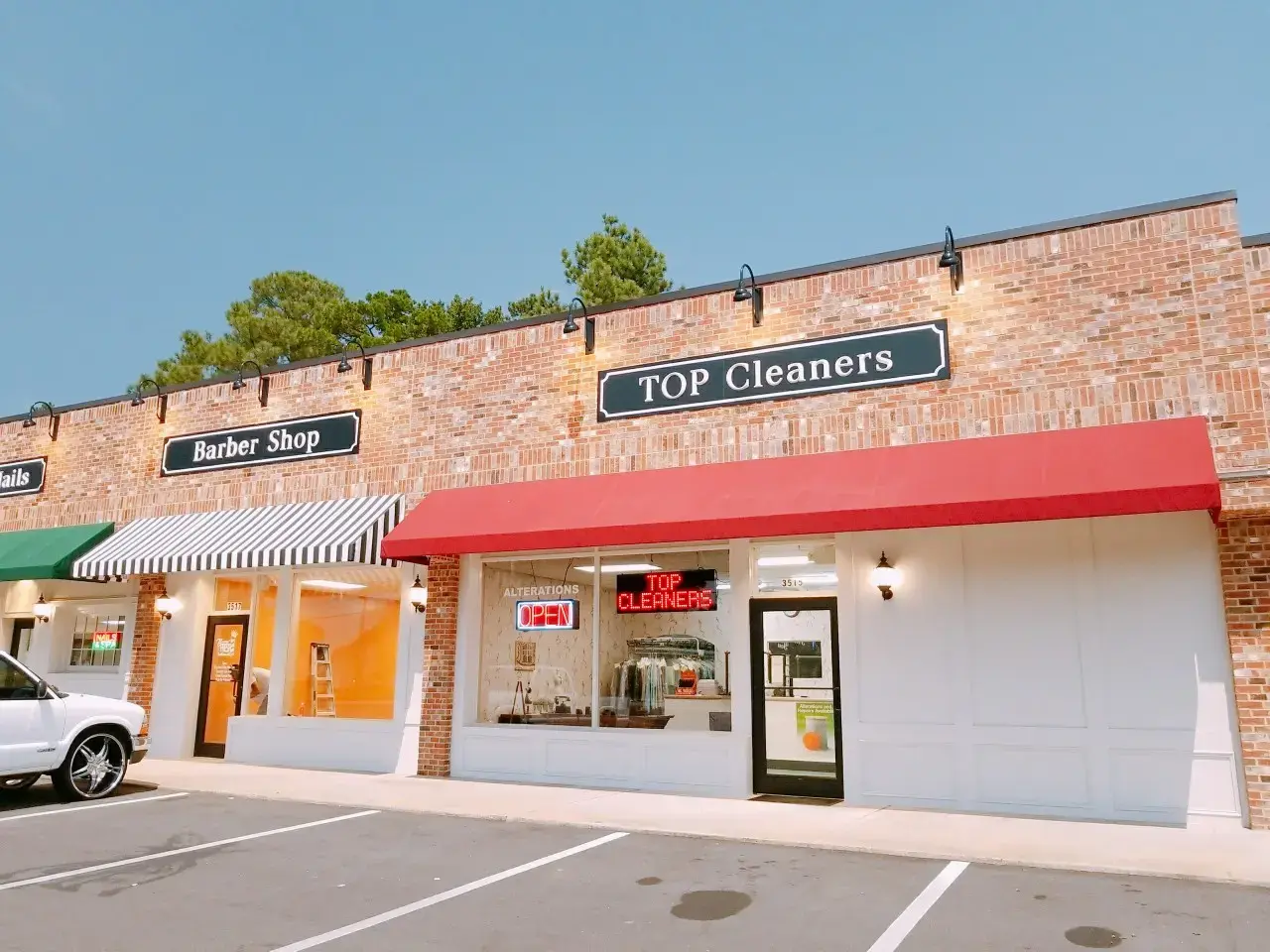 Lapels Cleaners location
