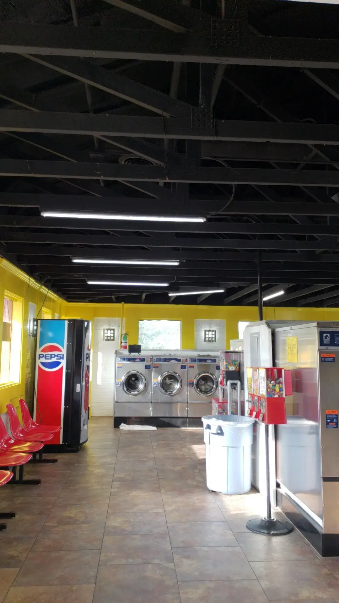LaPlace Coin Laundry thumbnail 4