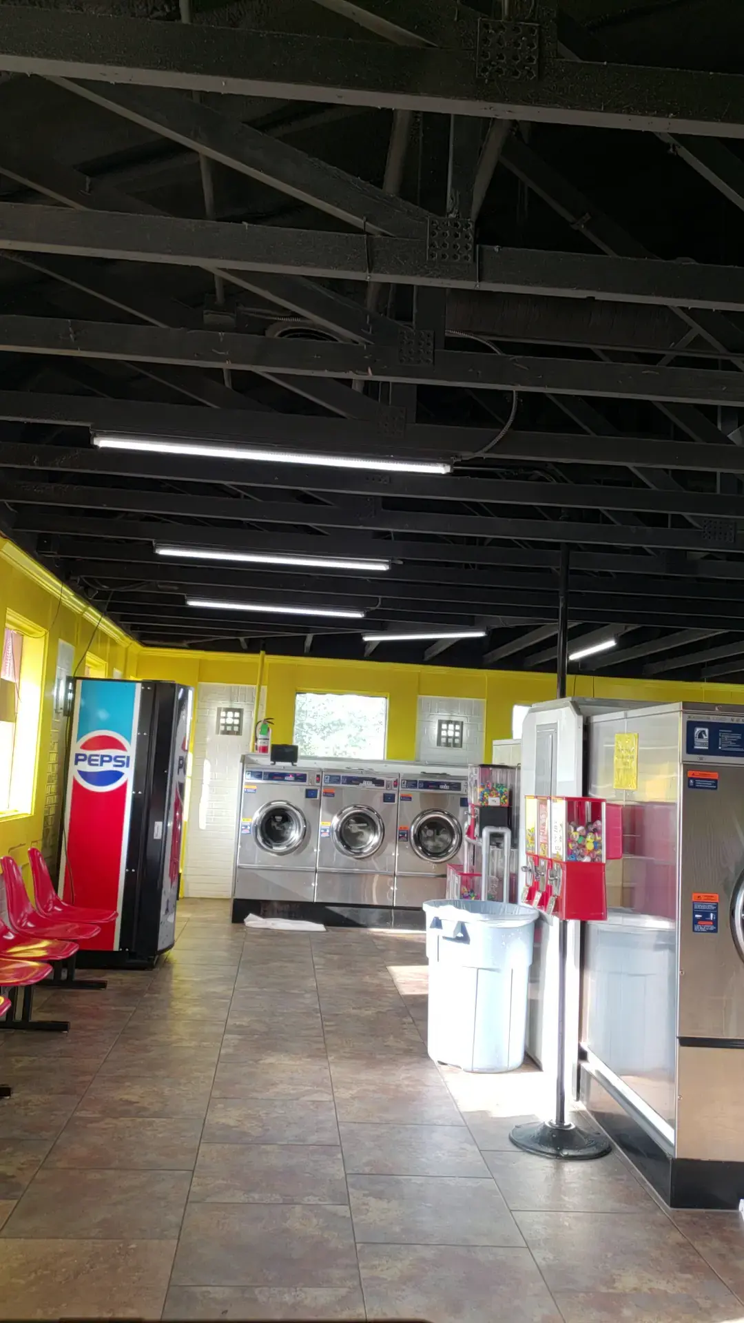 LaPlace Coin Laundry - Image 3