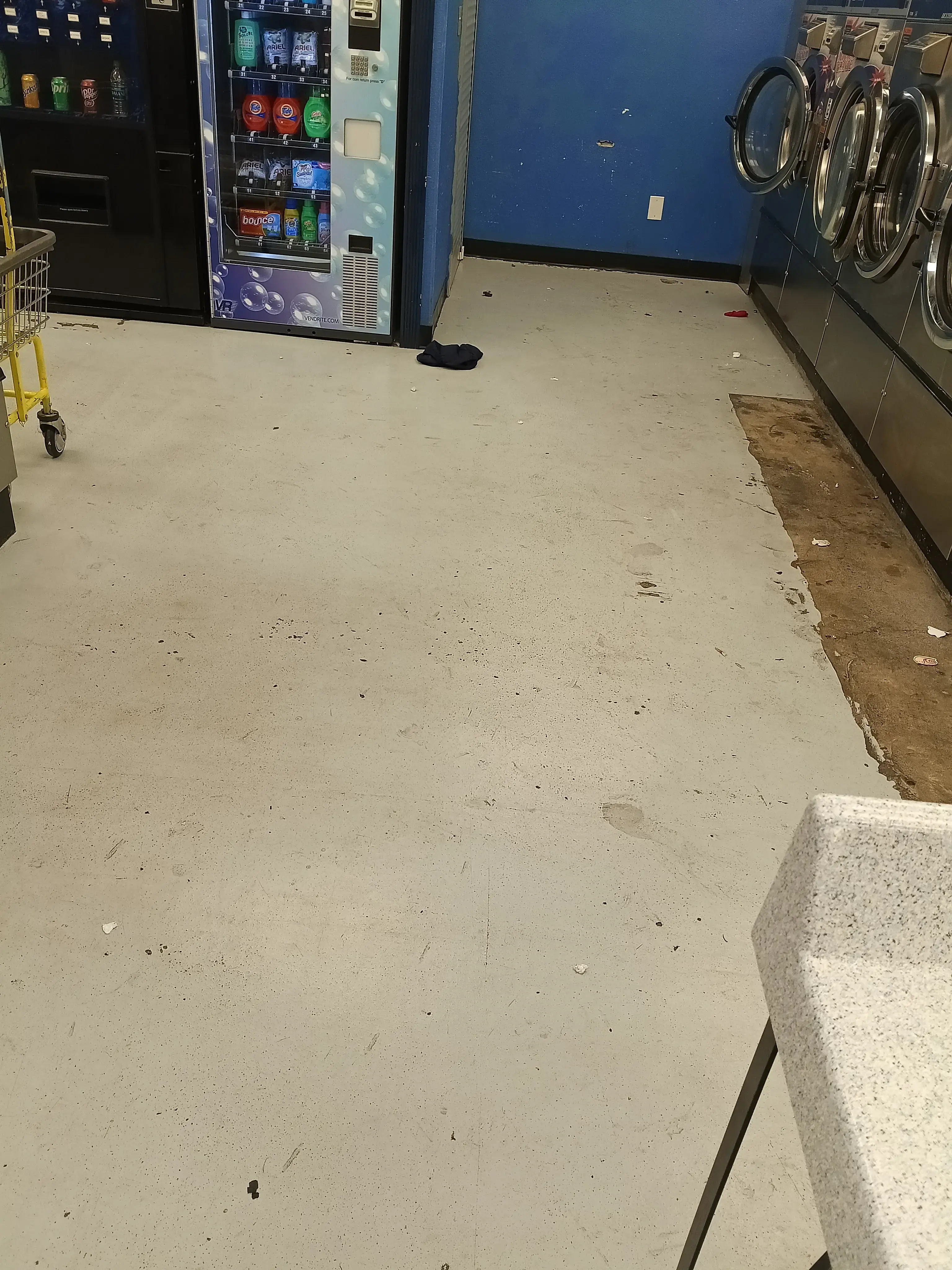 Las Vegas Coin Laundry #2 - Image 7