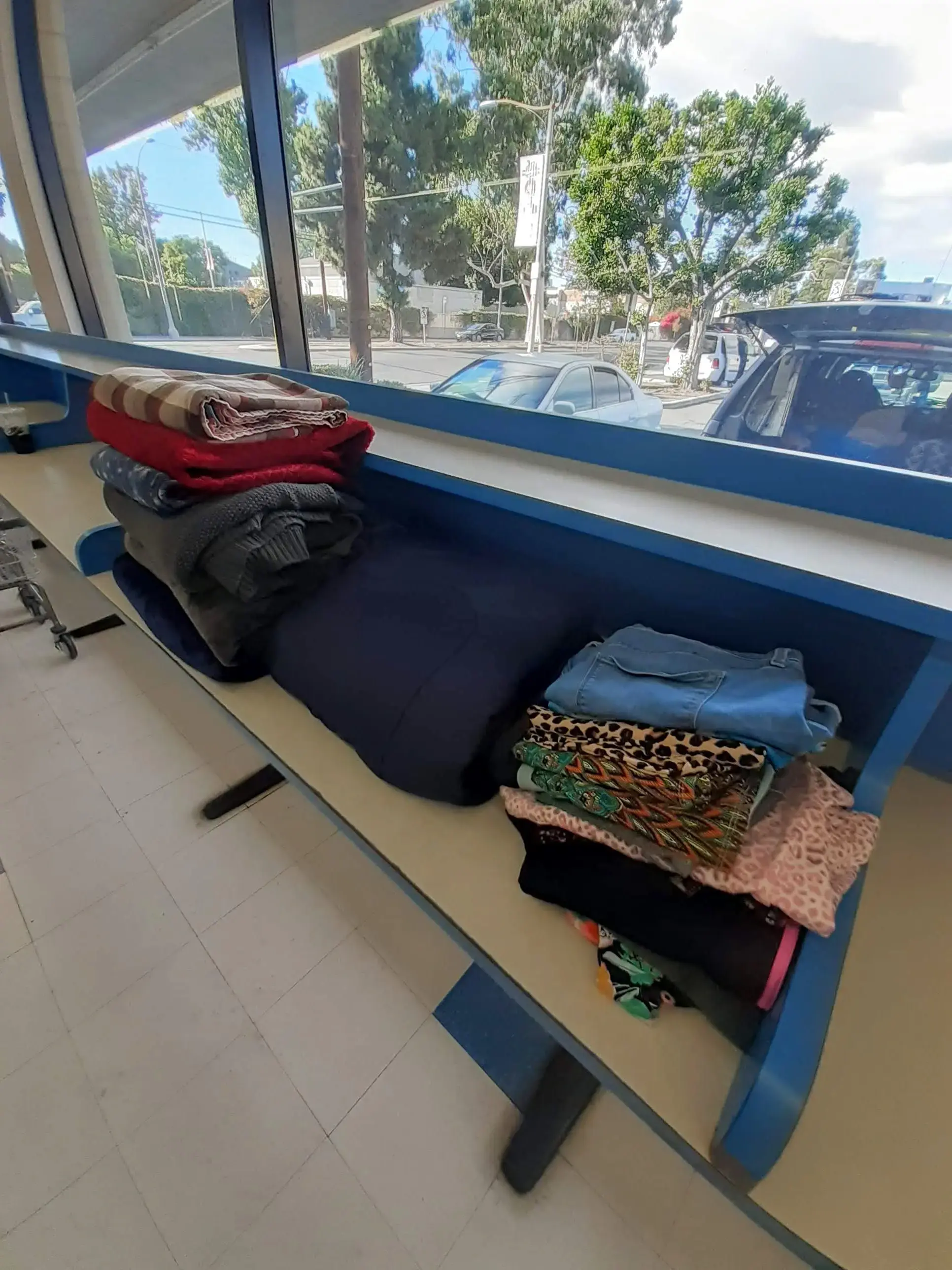 Lauderworld Coin-Op Laundry thumbnail 2