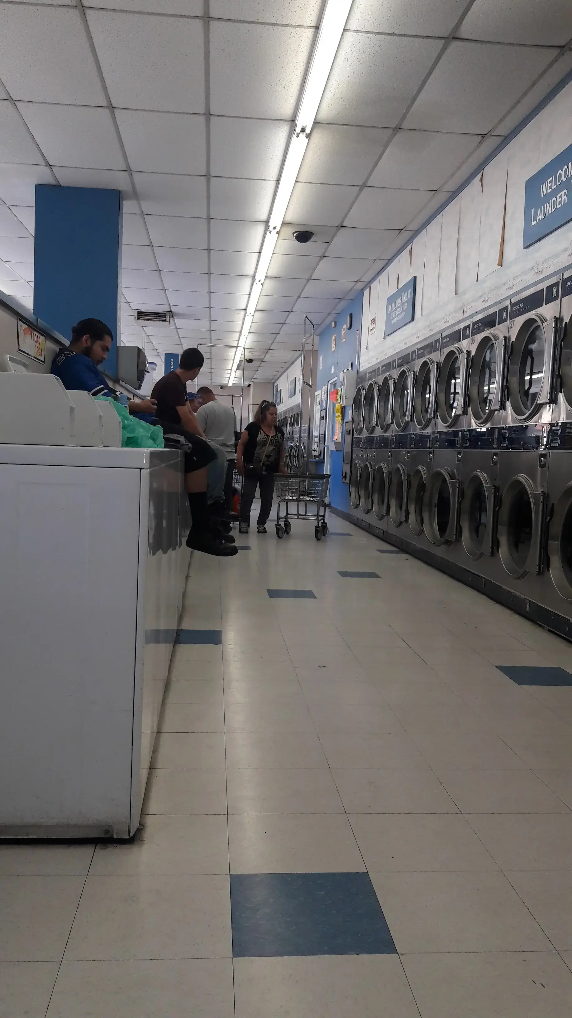 Lauderworld Coin-Op Laundry - Image 9