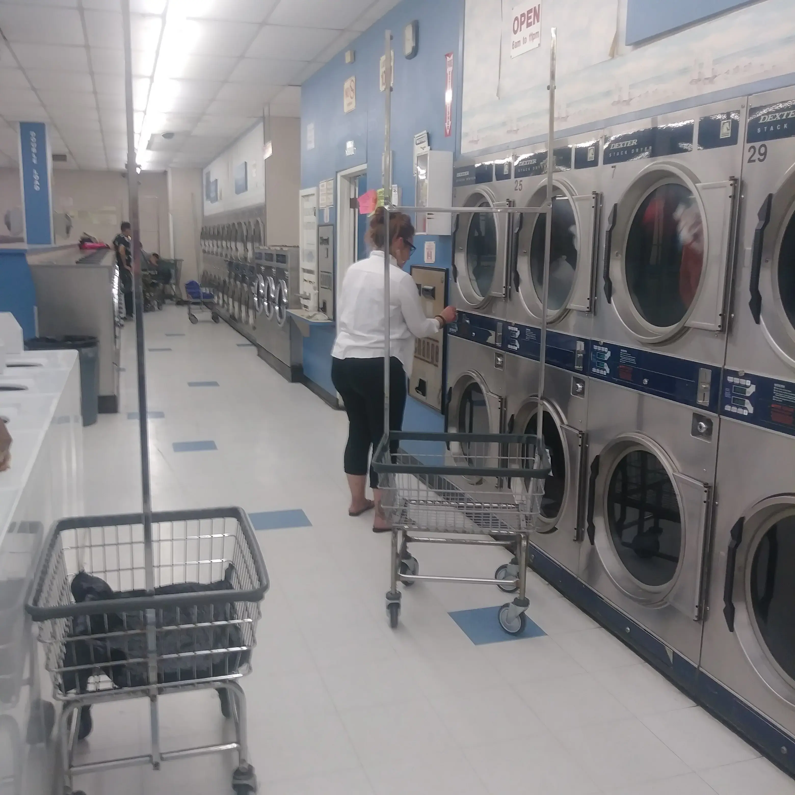 Lauderworld Coin-Op Laundry thumbnail 6