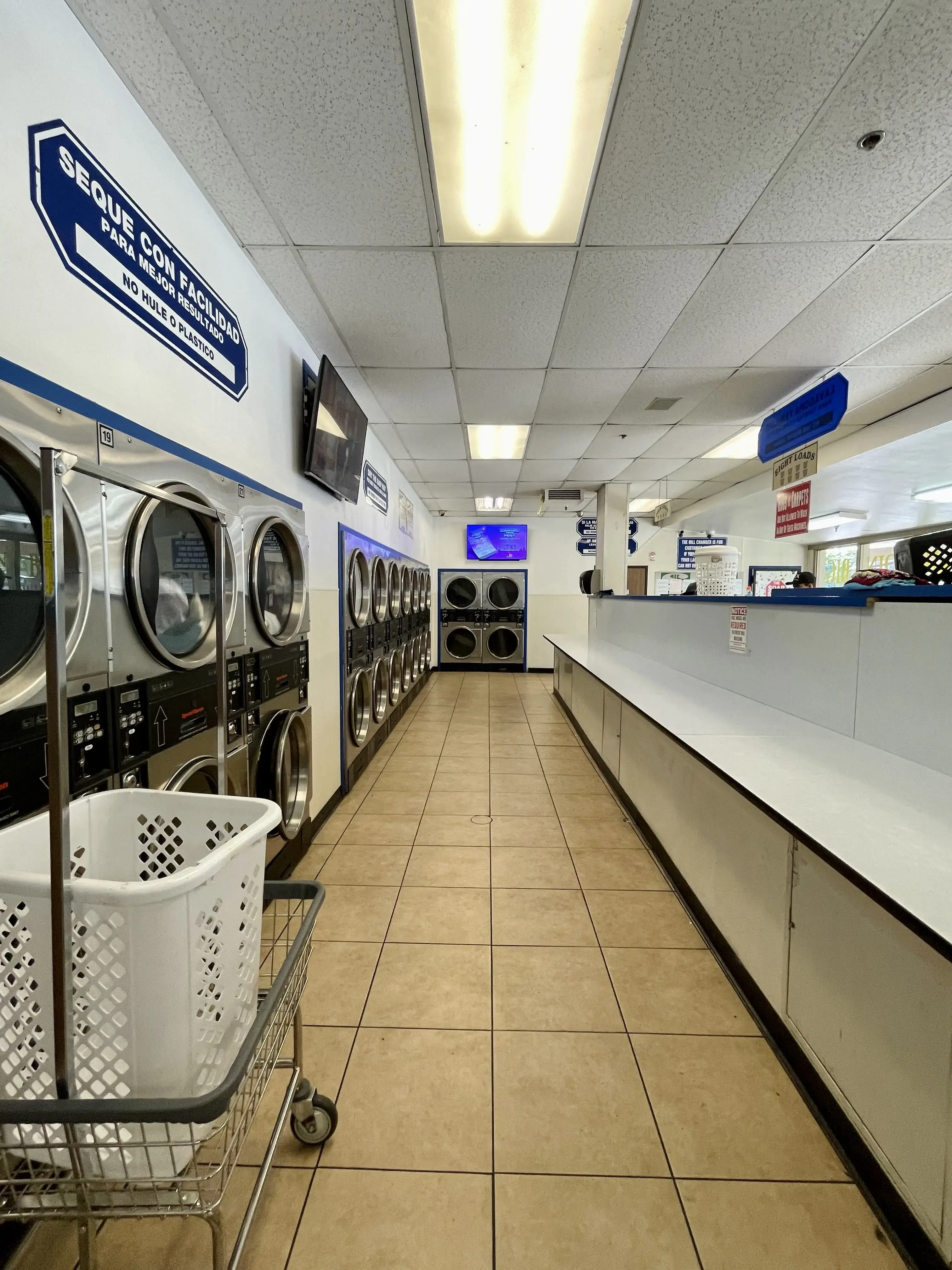 Launderland Coin Laundry thumbnail 18