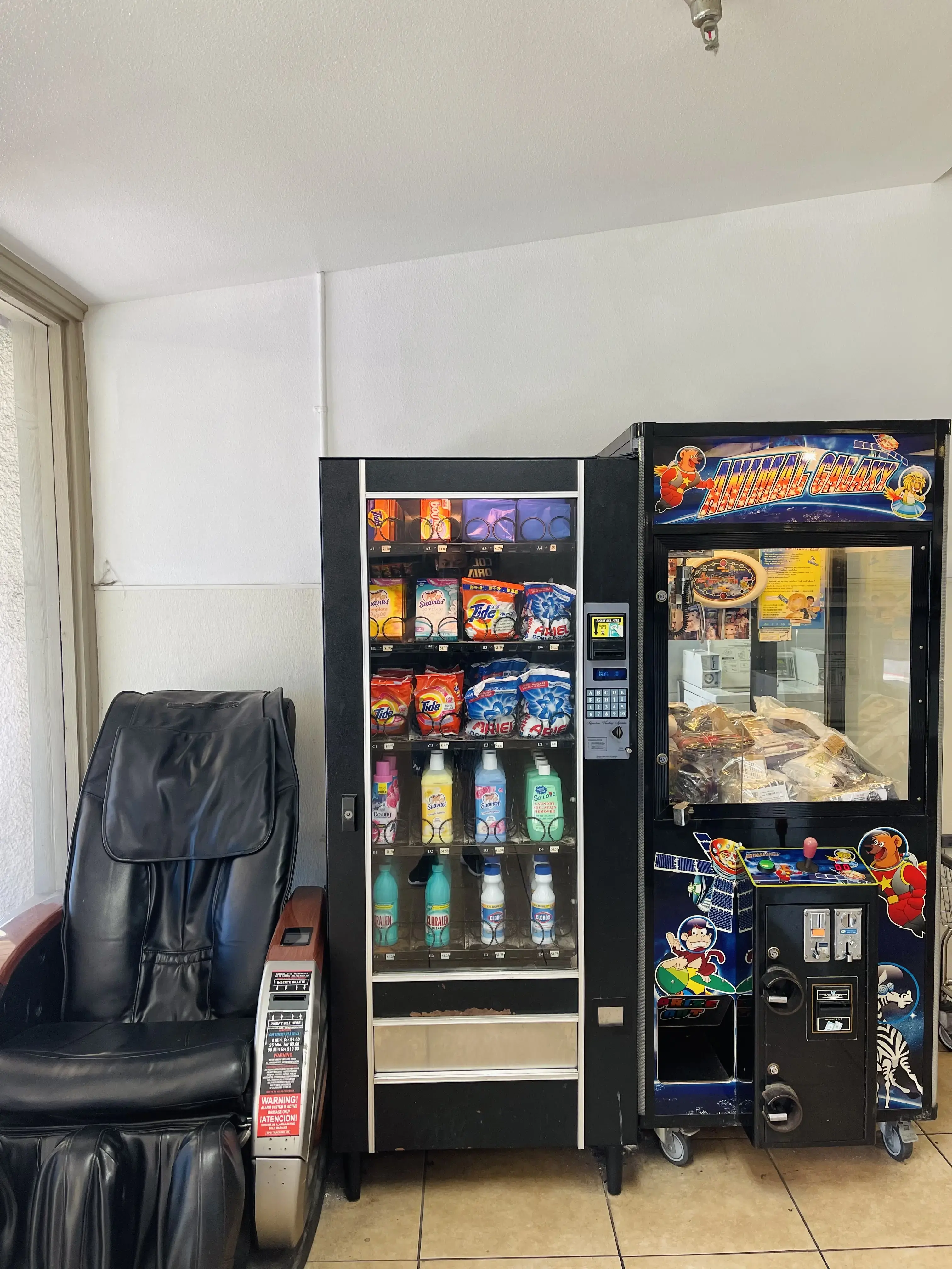 Launderland Coin Laundry - Image 12