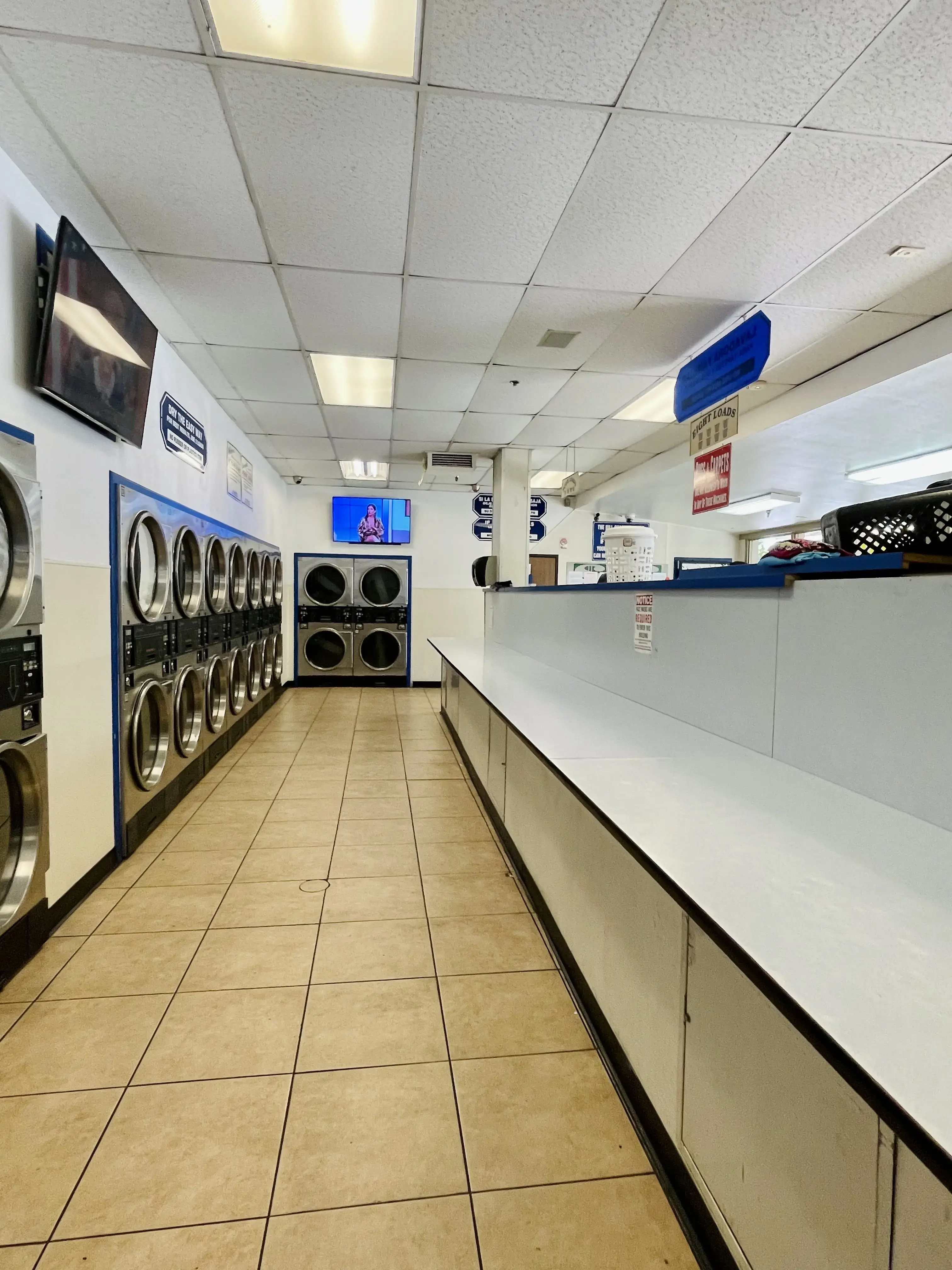 Launderland Coin Laundry thumbnail 19