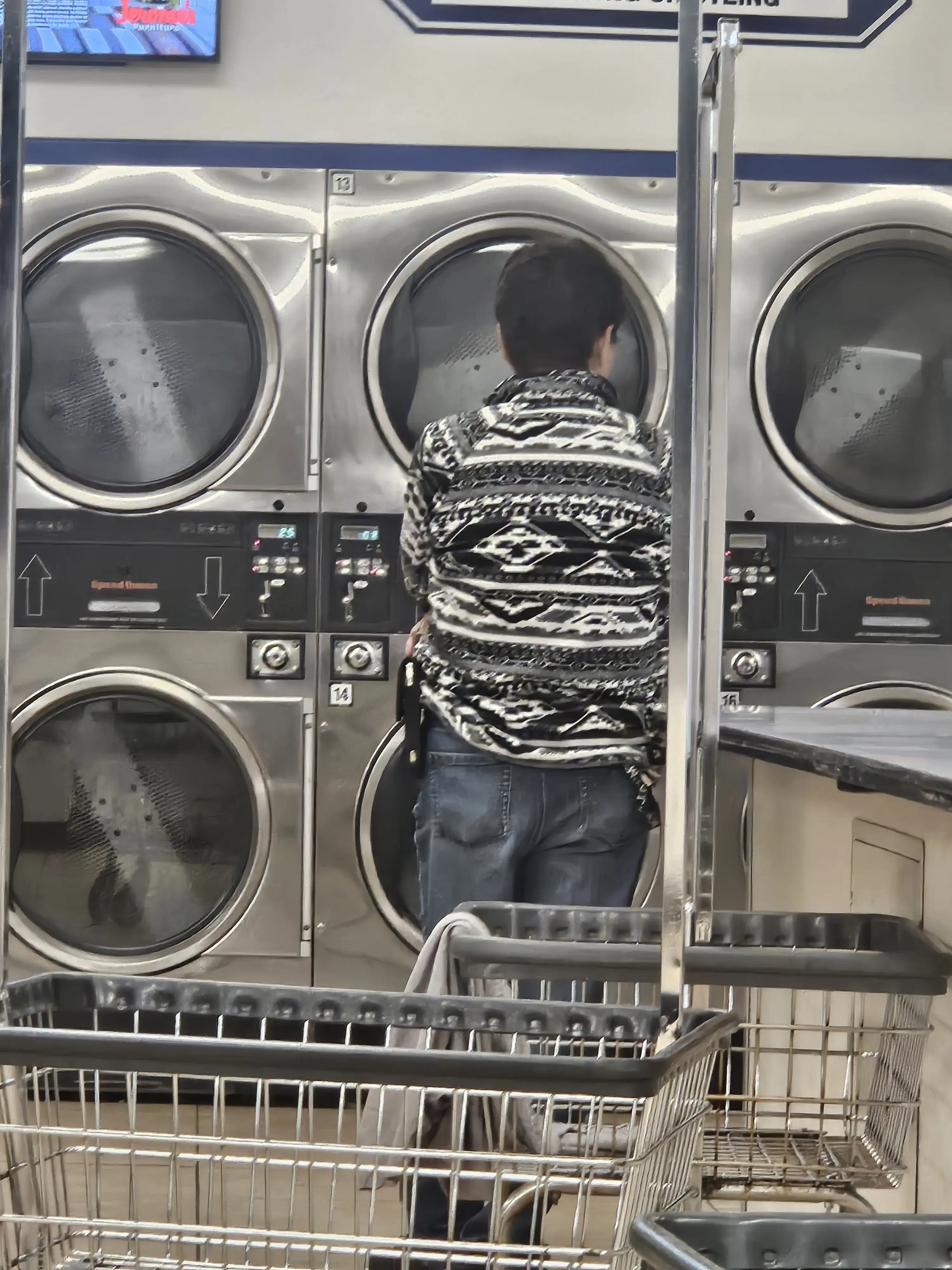 Launderland Coin Laundry - Image 3