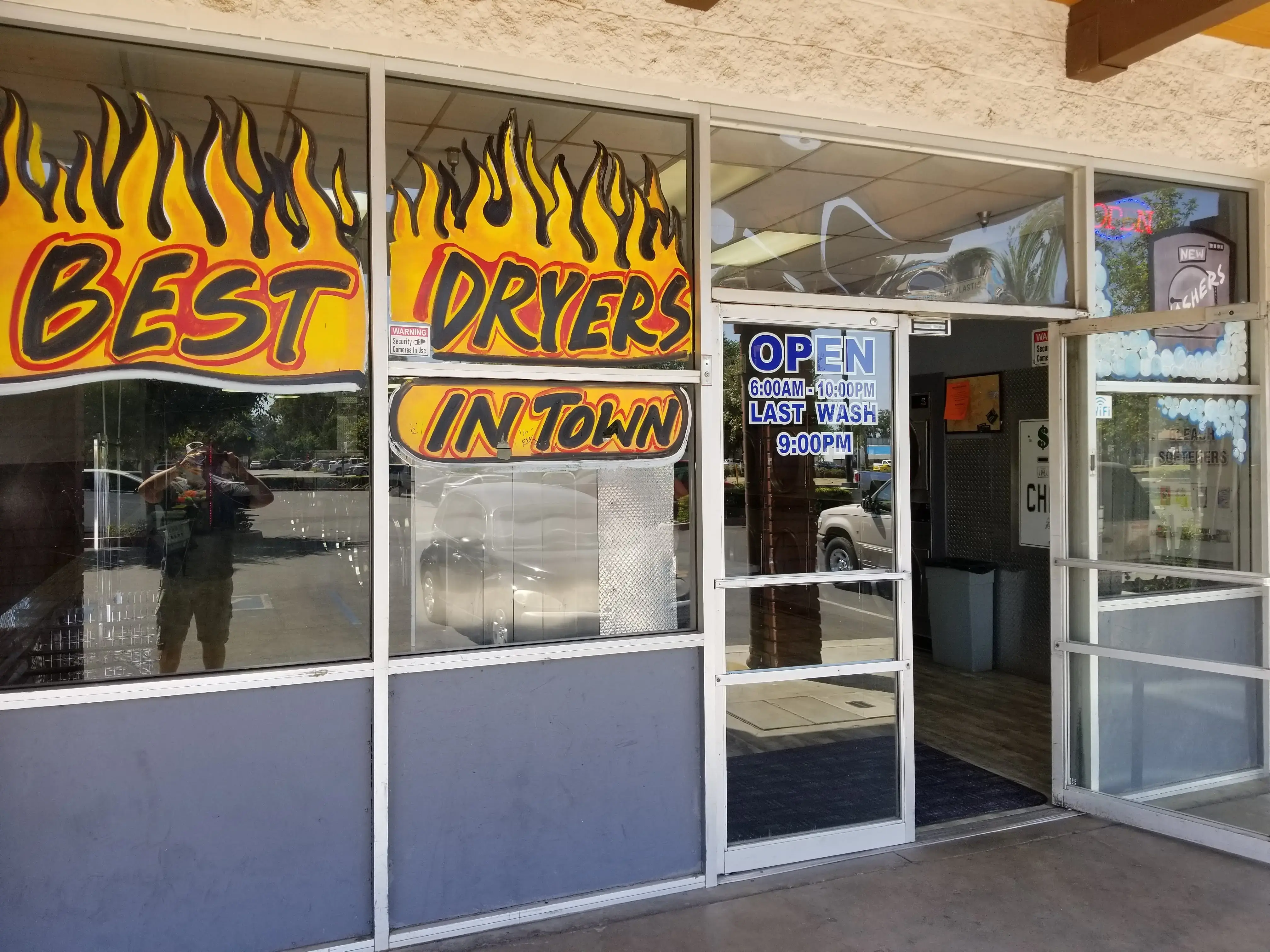 Launderland Coin-Op Laundromat + Wash & Fold Laundry Co. - Image 11