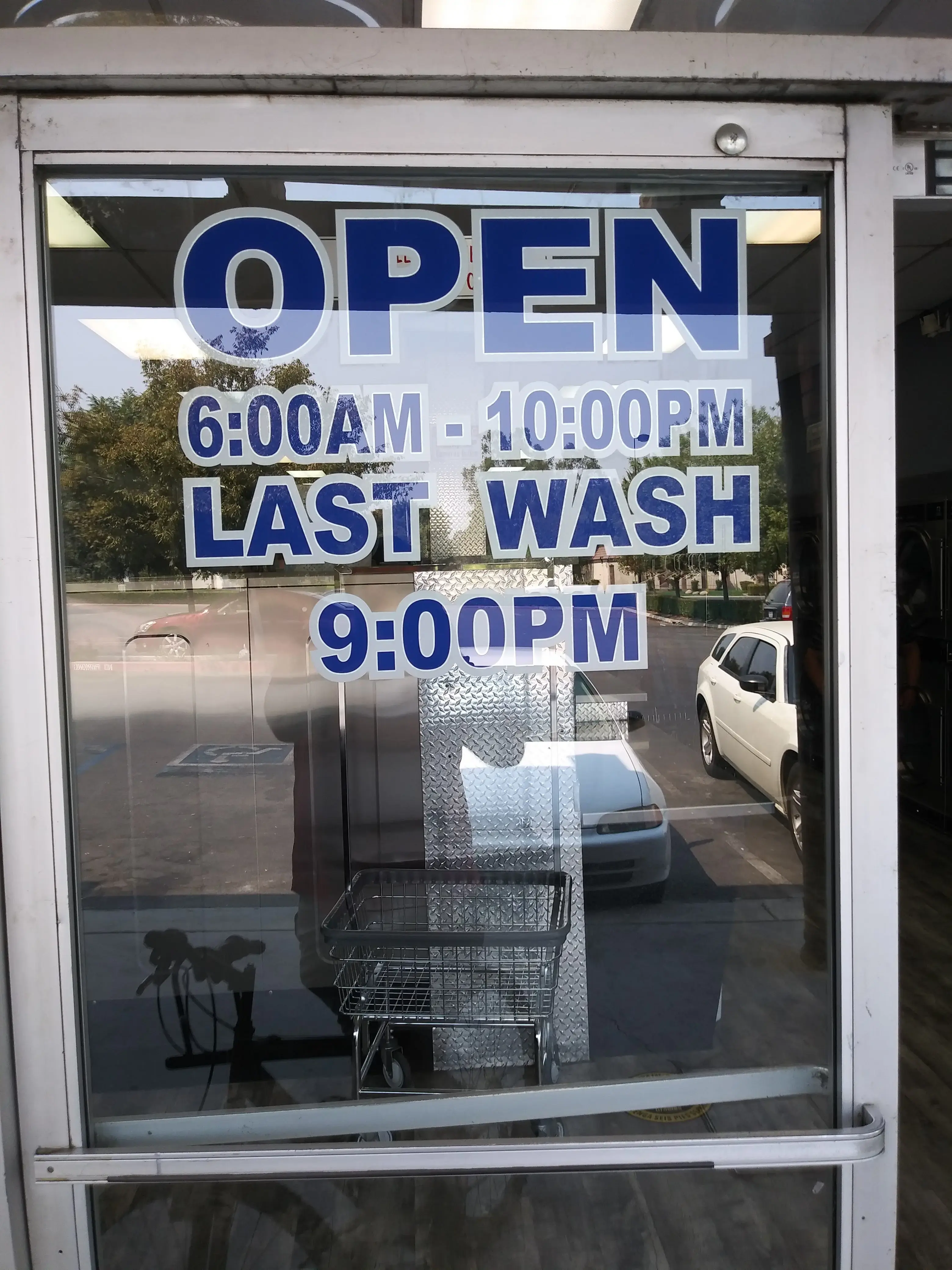 Launderland Coin-Op Laundromat + Wash & Fold Laundry Co. - Image 17