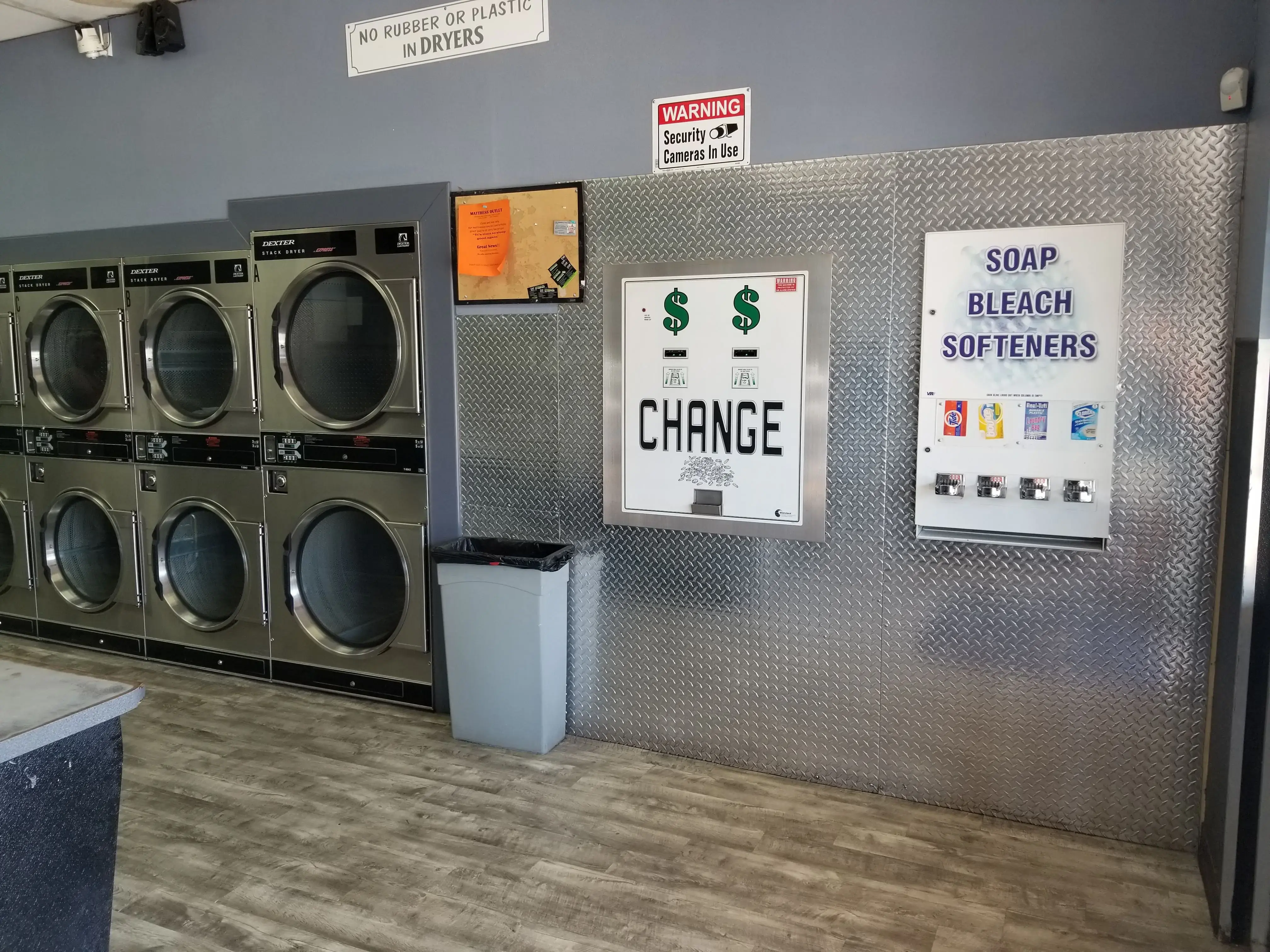 Launderland Coin-Op Laundromat + Wash & Fold Laundry Co. thumbnail 13