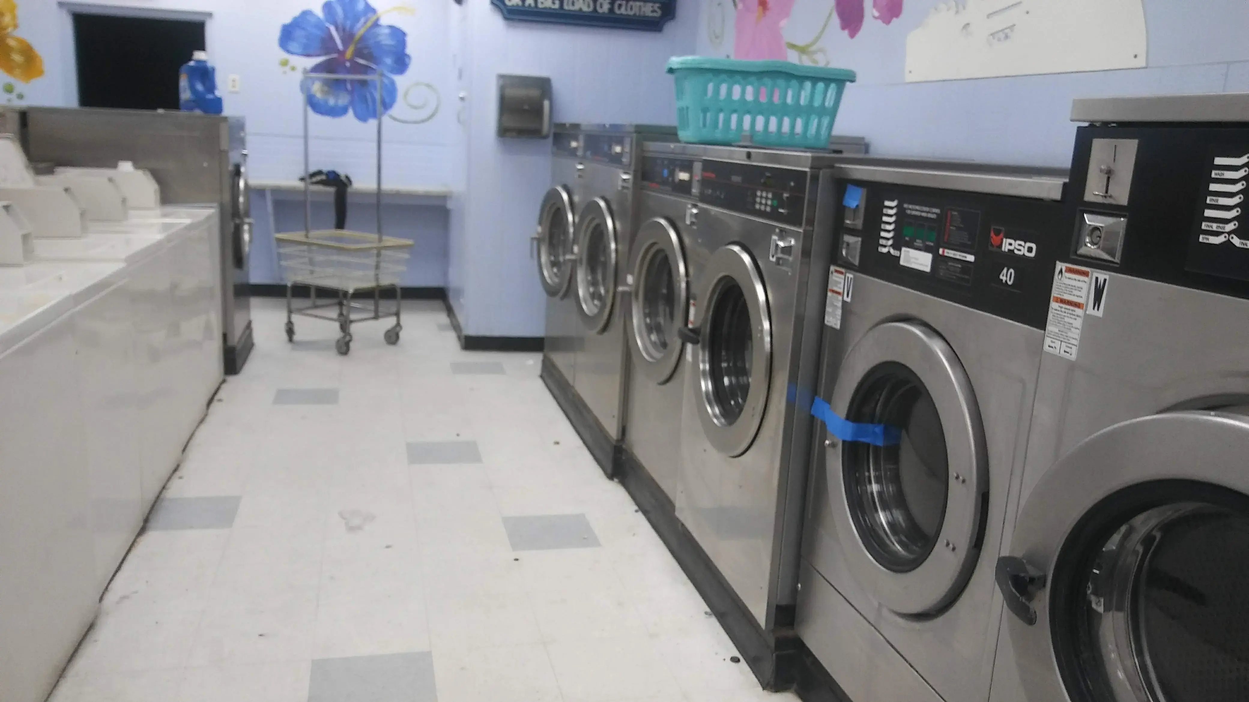 LaunderLand Coin-Op Laundry thumbnail 10