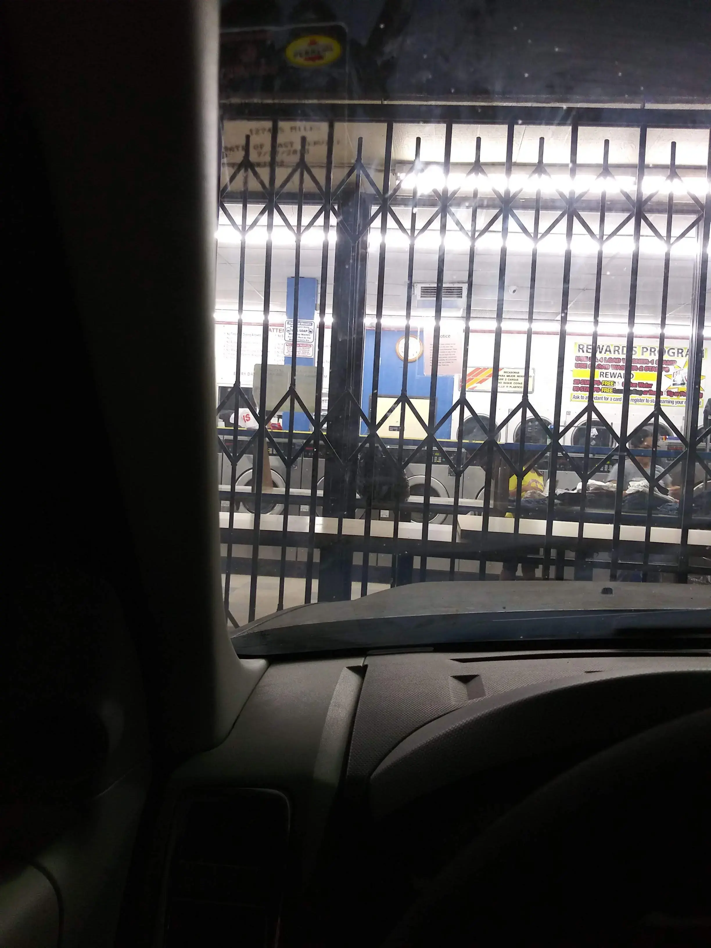 Launderland Coin Op Laundry - Image 14