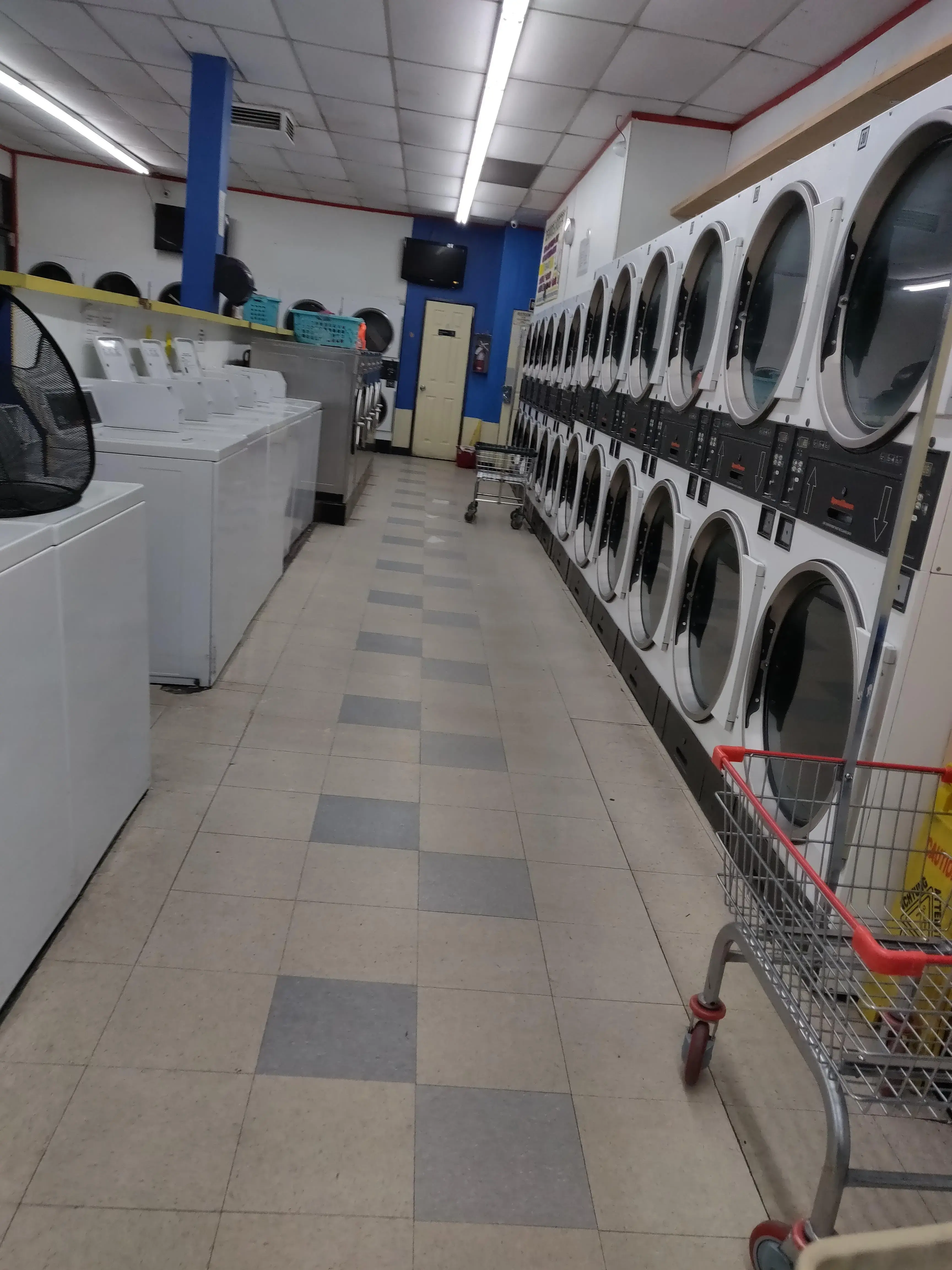 Launderland Coin Op Laundry - Image 20