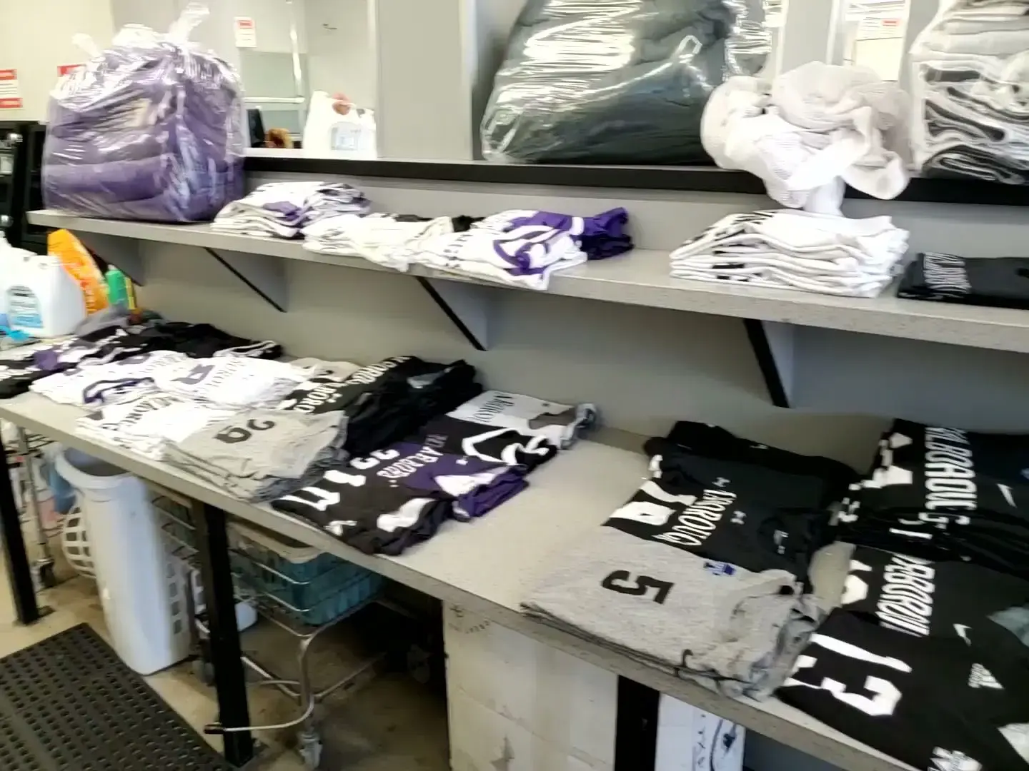 Launderland Laundromat & Wash and Fold thumbnail 14