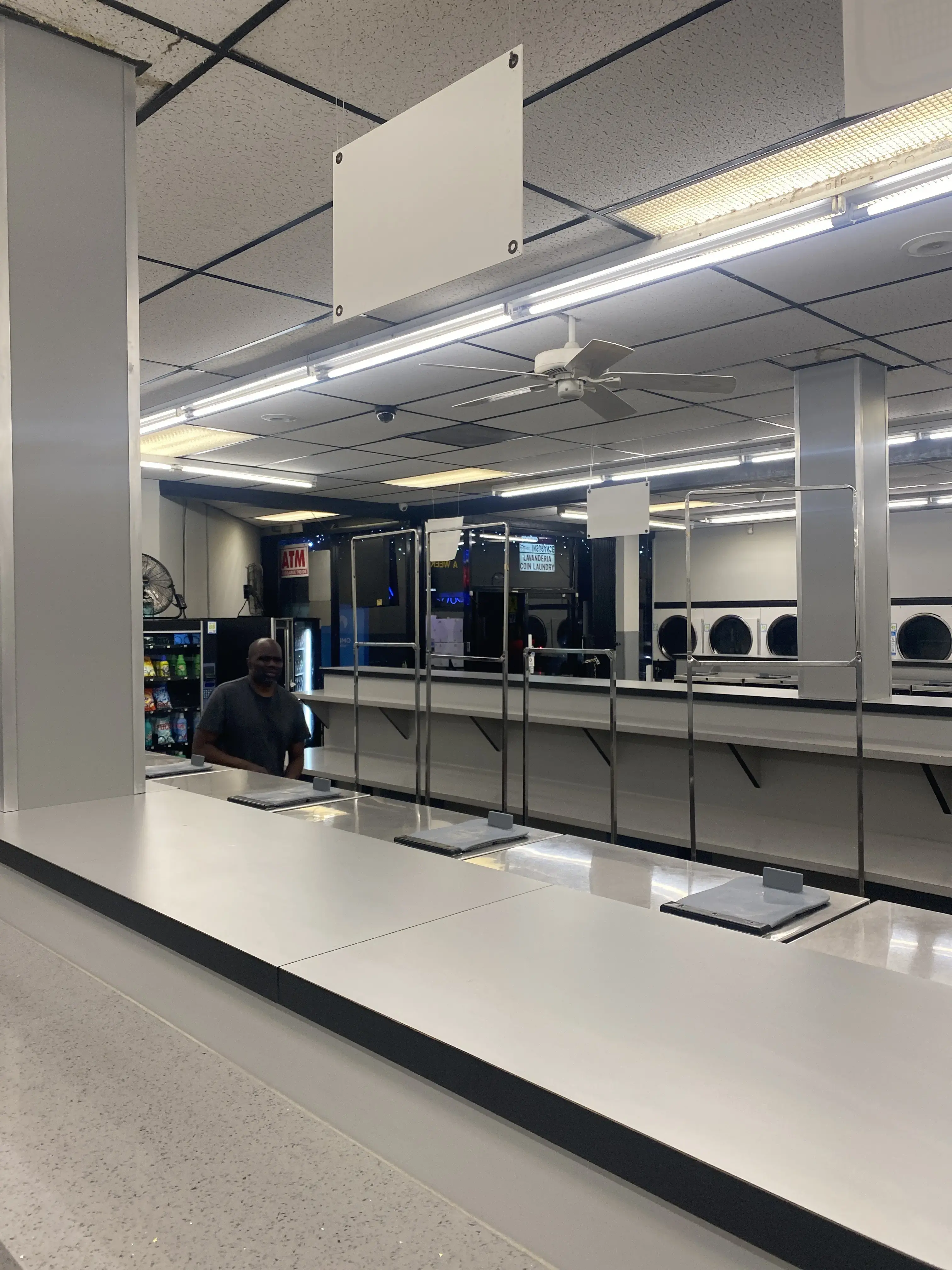 Launderland Laundromat & Wash and Fold - Image 9