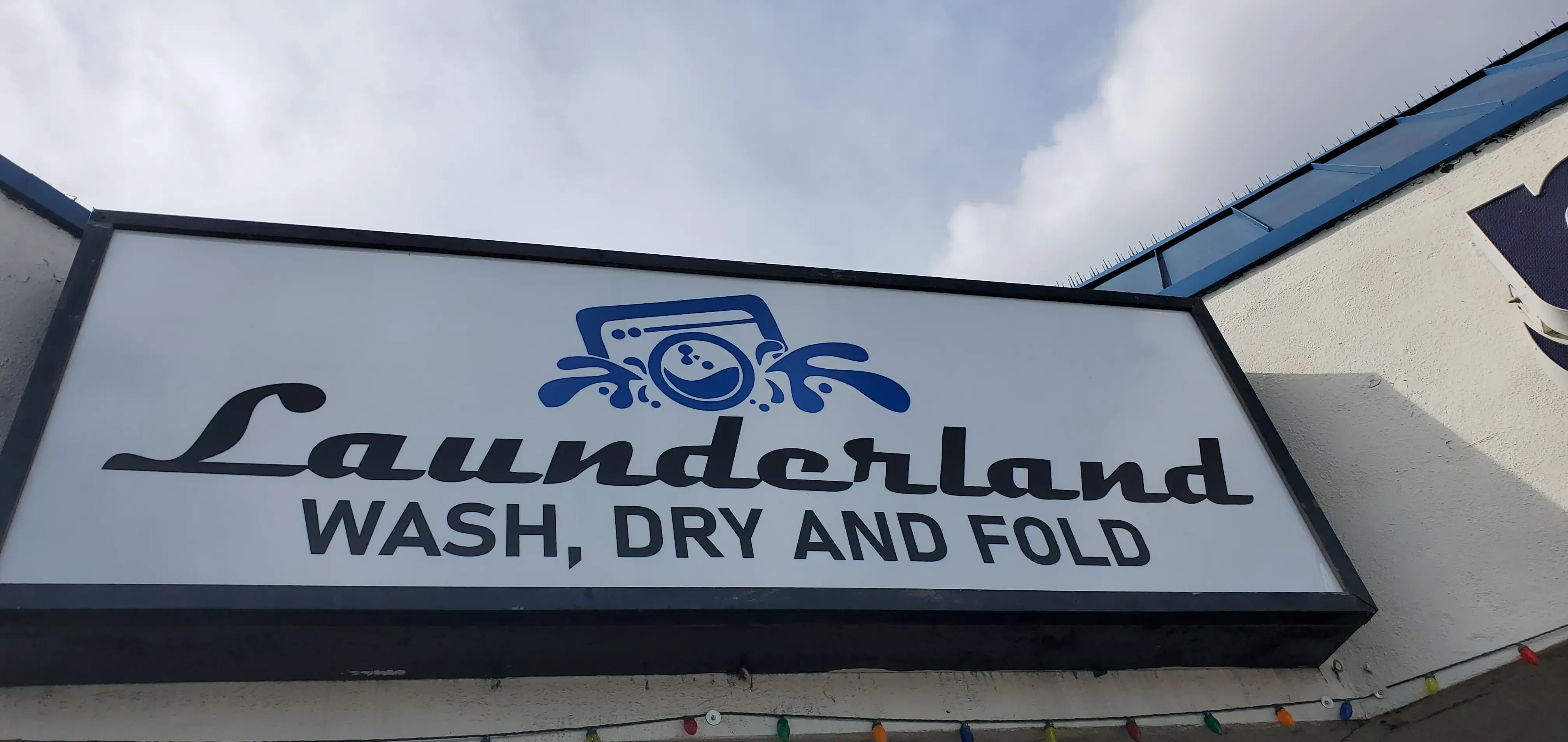 Launderland Laundromat & Wash and Fold thumbnail 1