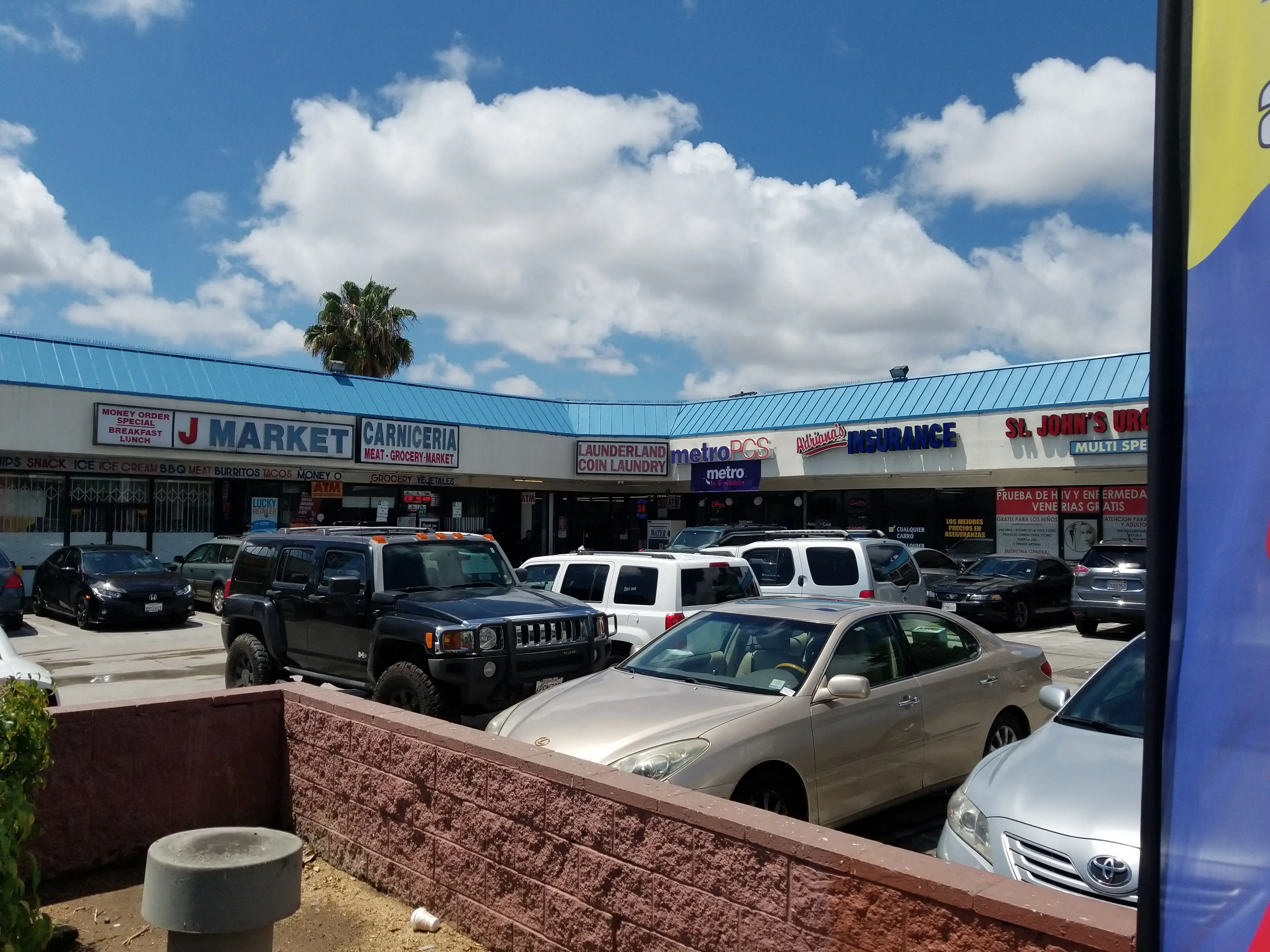 Launderland Laundromat & Wash and Fold - Image 7