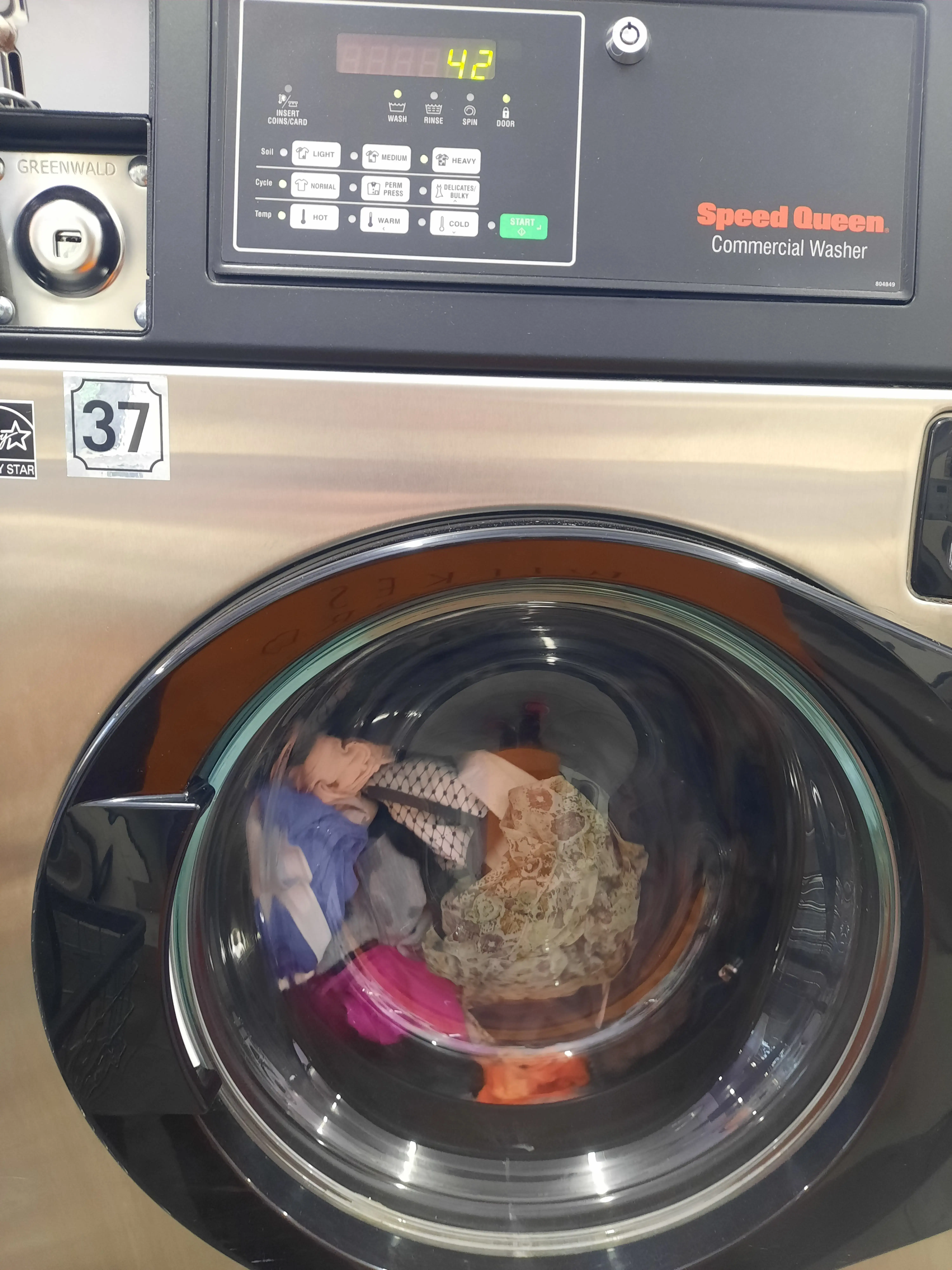 Launderland-The Dry Cleaners thumbnail 10