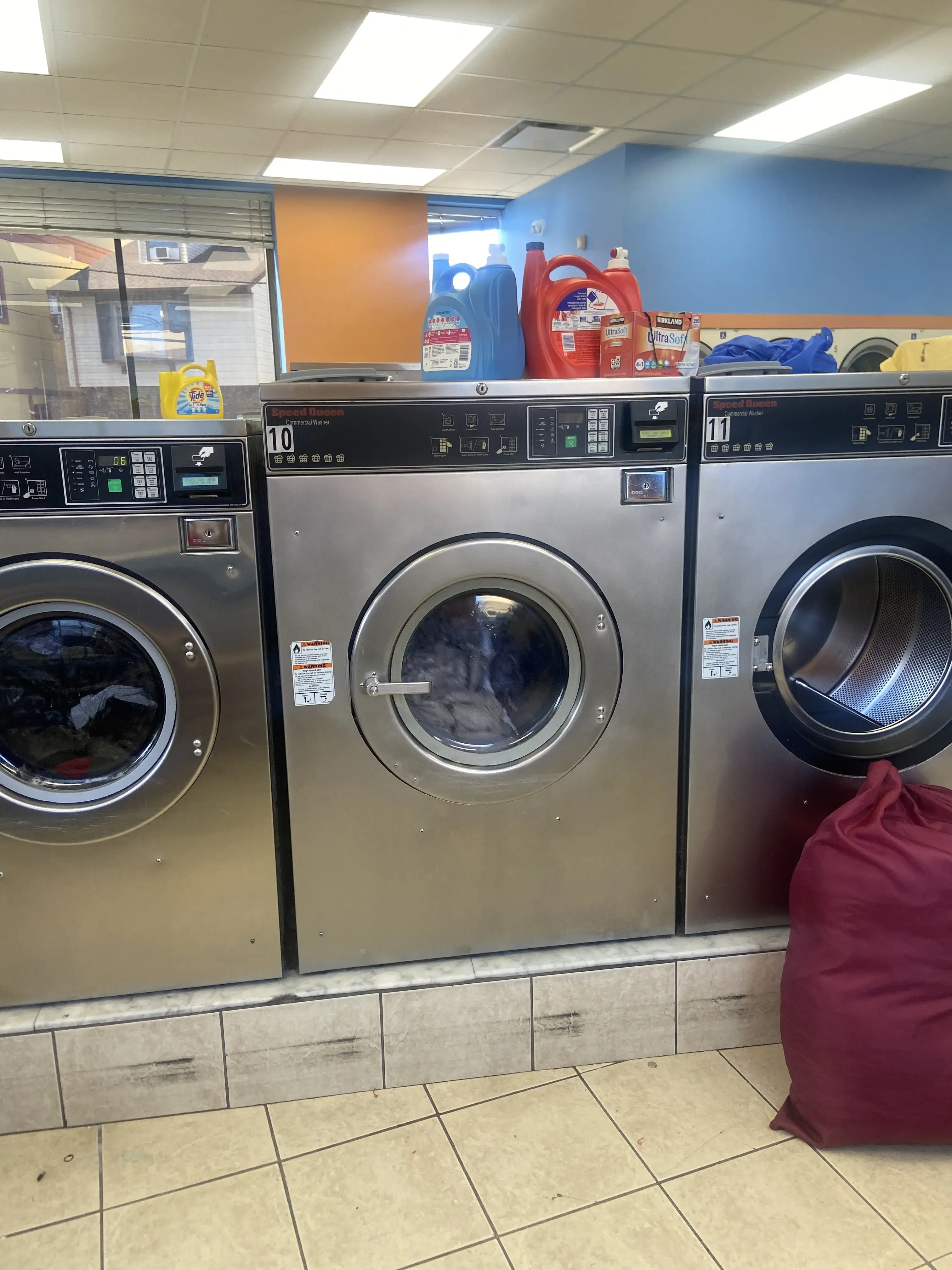 LaundraKing Laundromat - Image 16