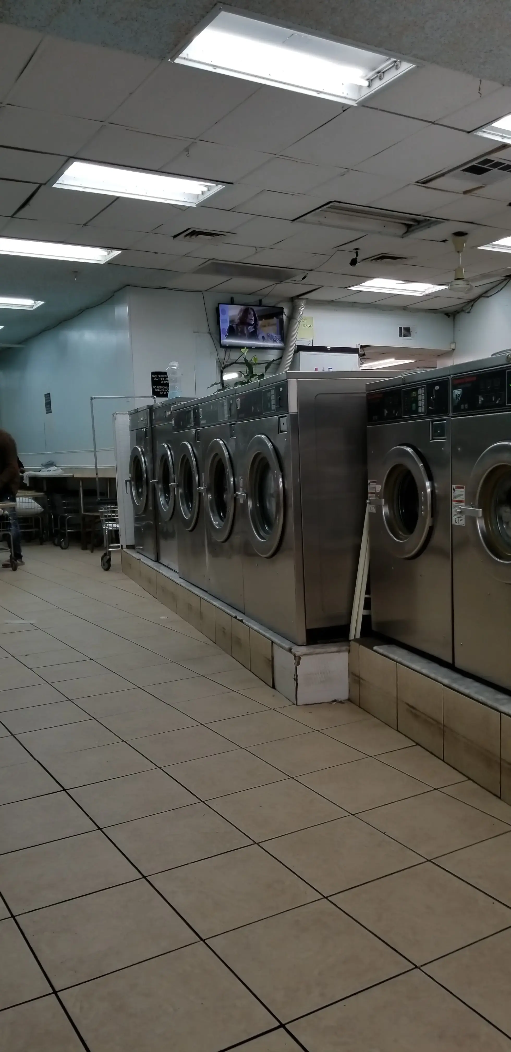 LaundraKing Laundromat - Image 14