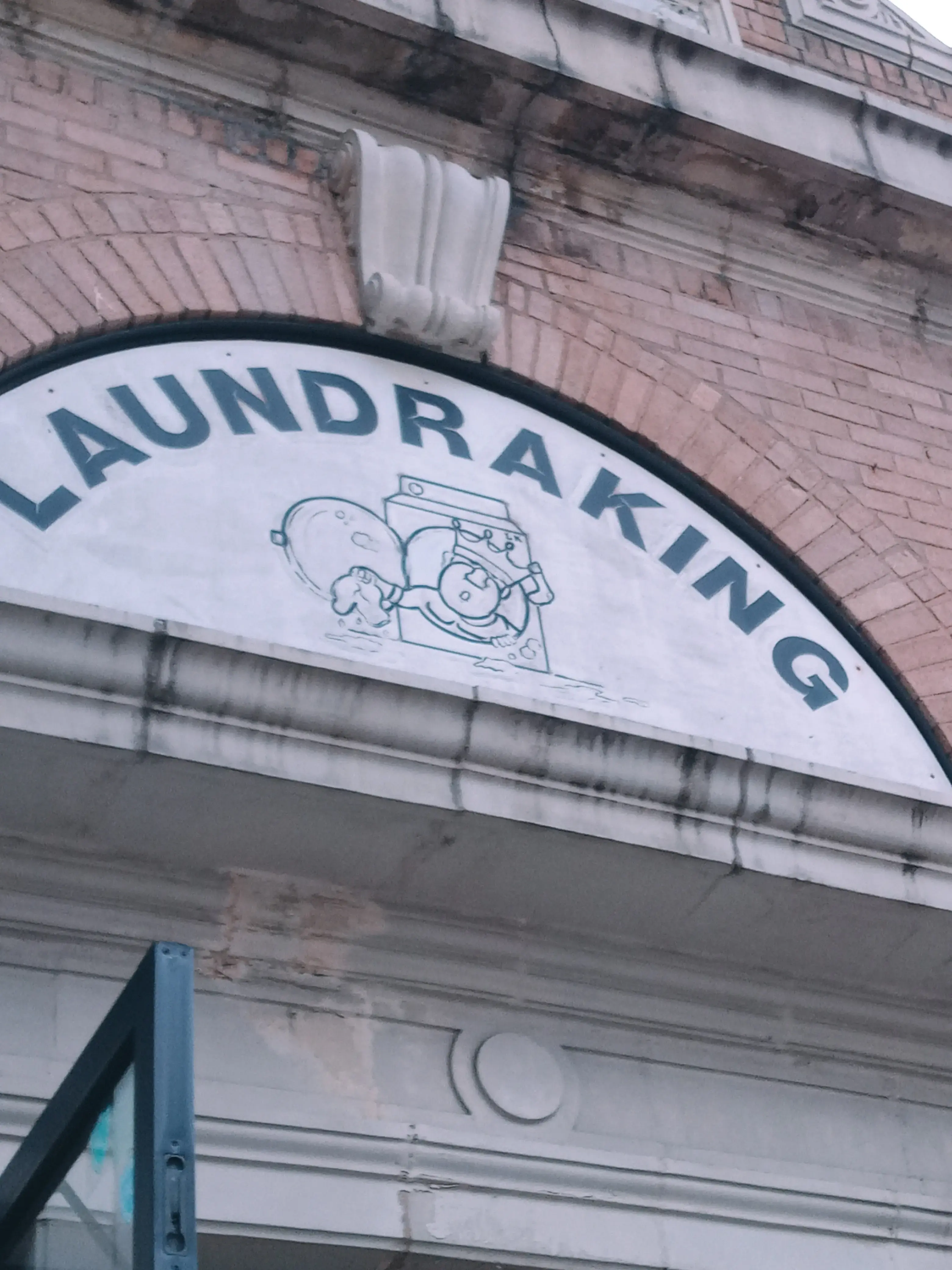 LaundraKing Laundromat thumbnail 10
