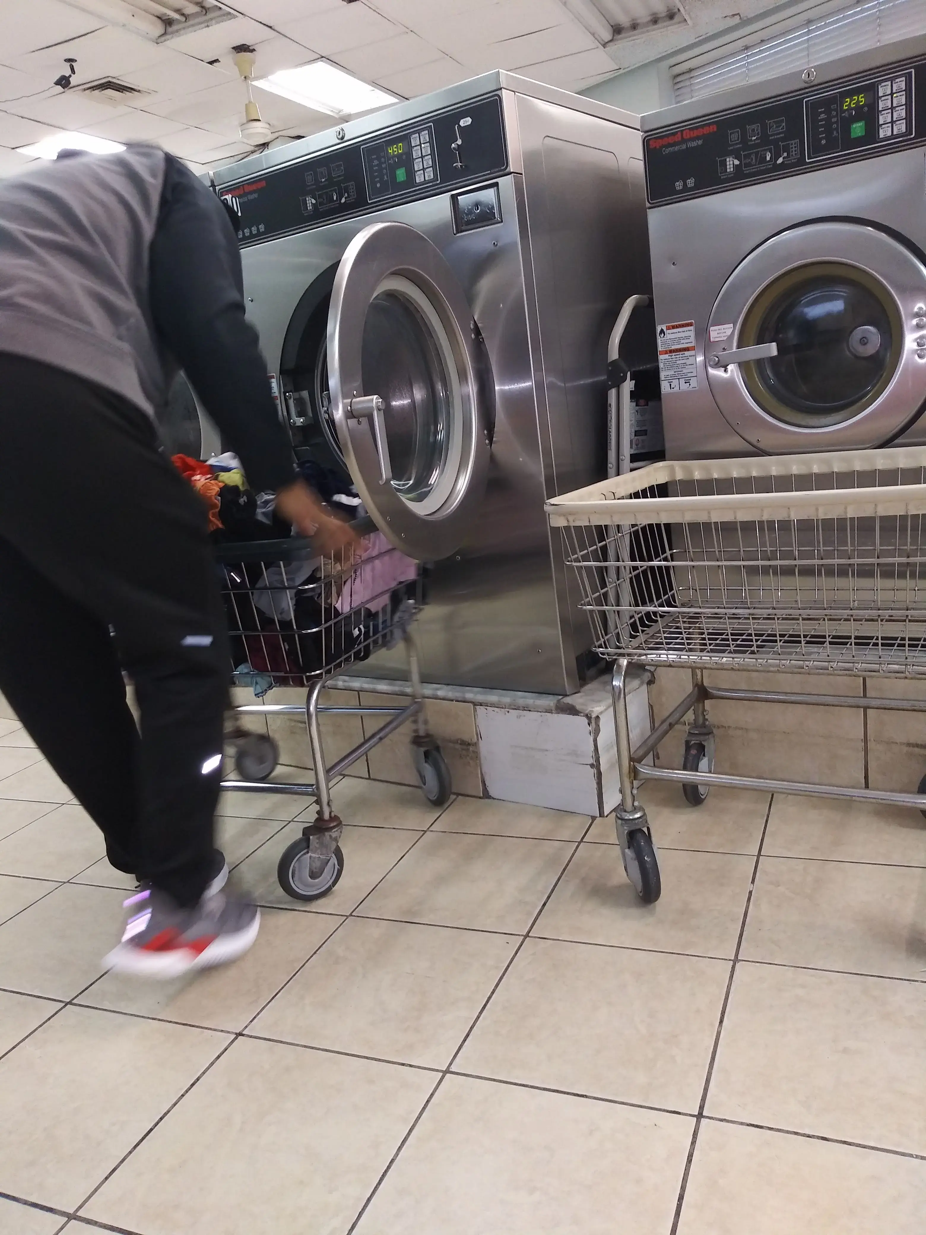 LaundraKing Laundromat - Image 13