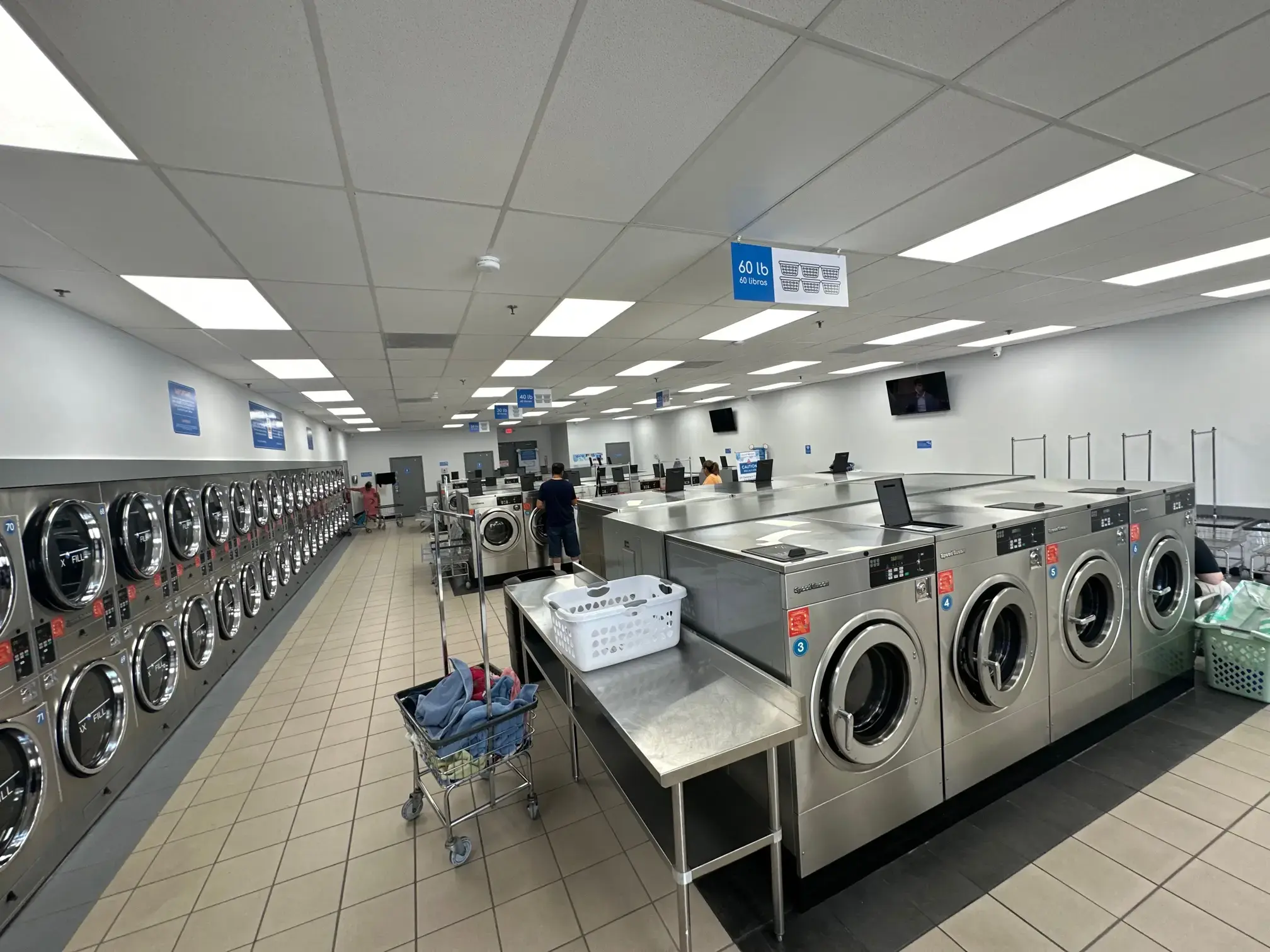 LaundrOclean Laundromat - Image 2