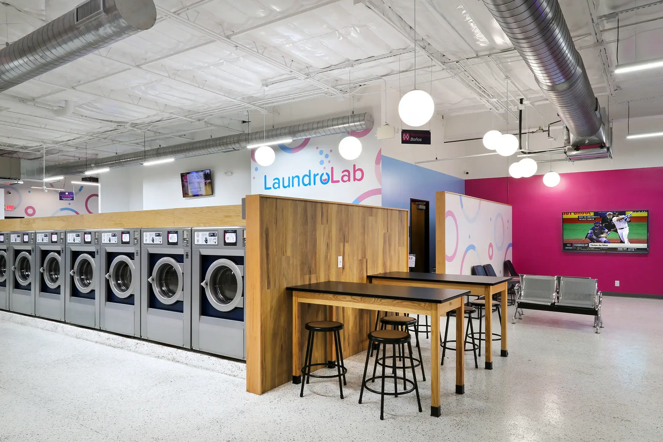 LaundroLab Laundromat - Image 7