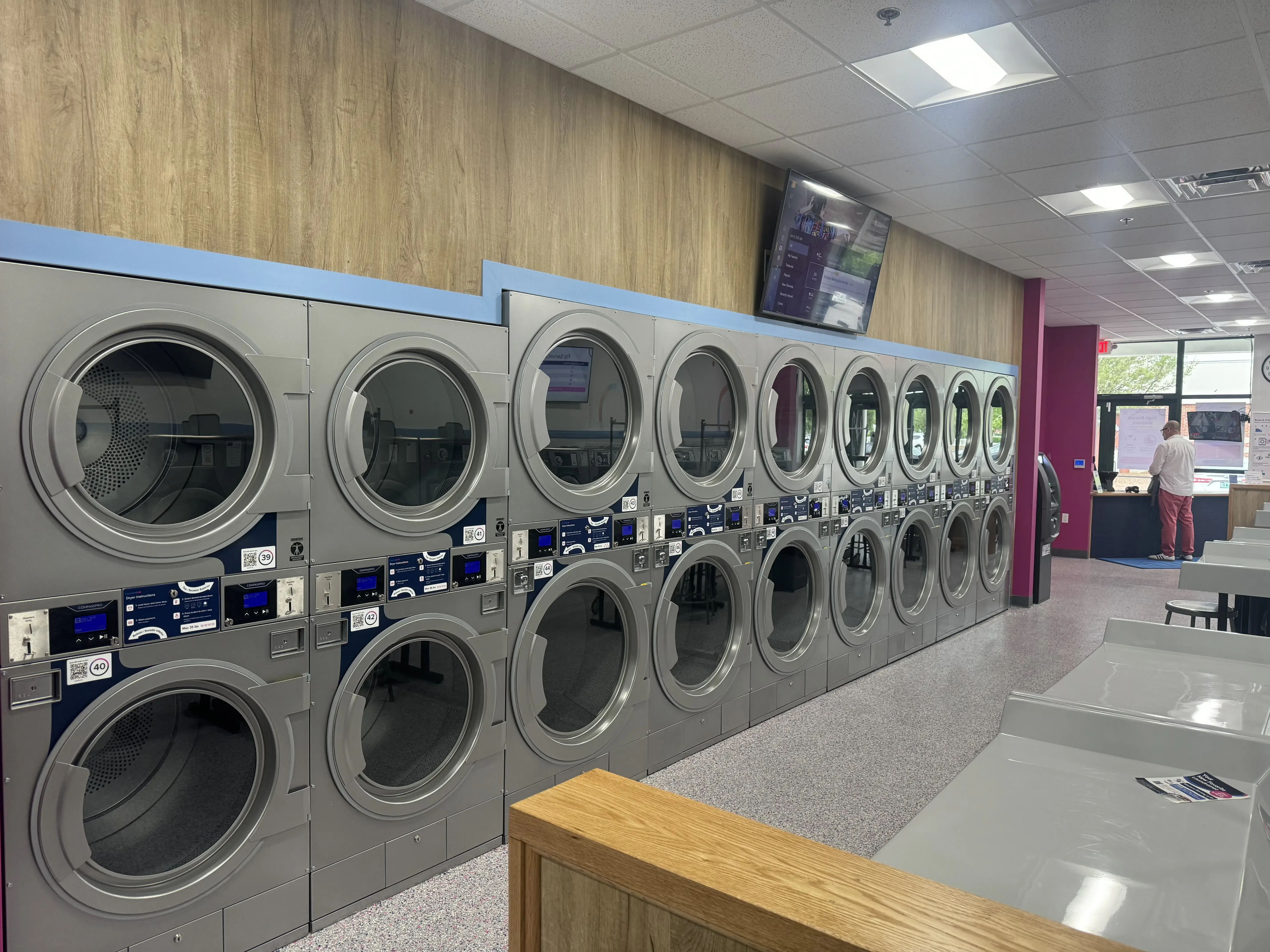 LaundroLab Laundromat thumbnail 14