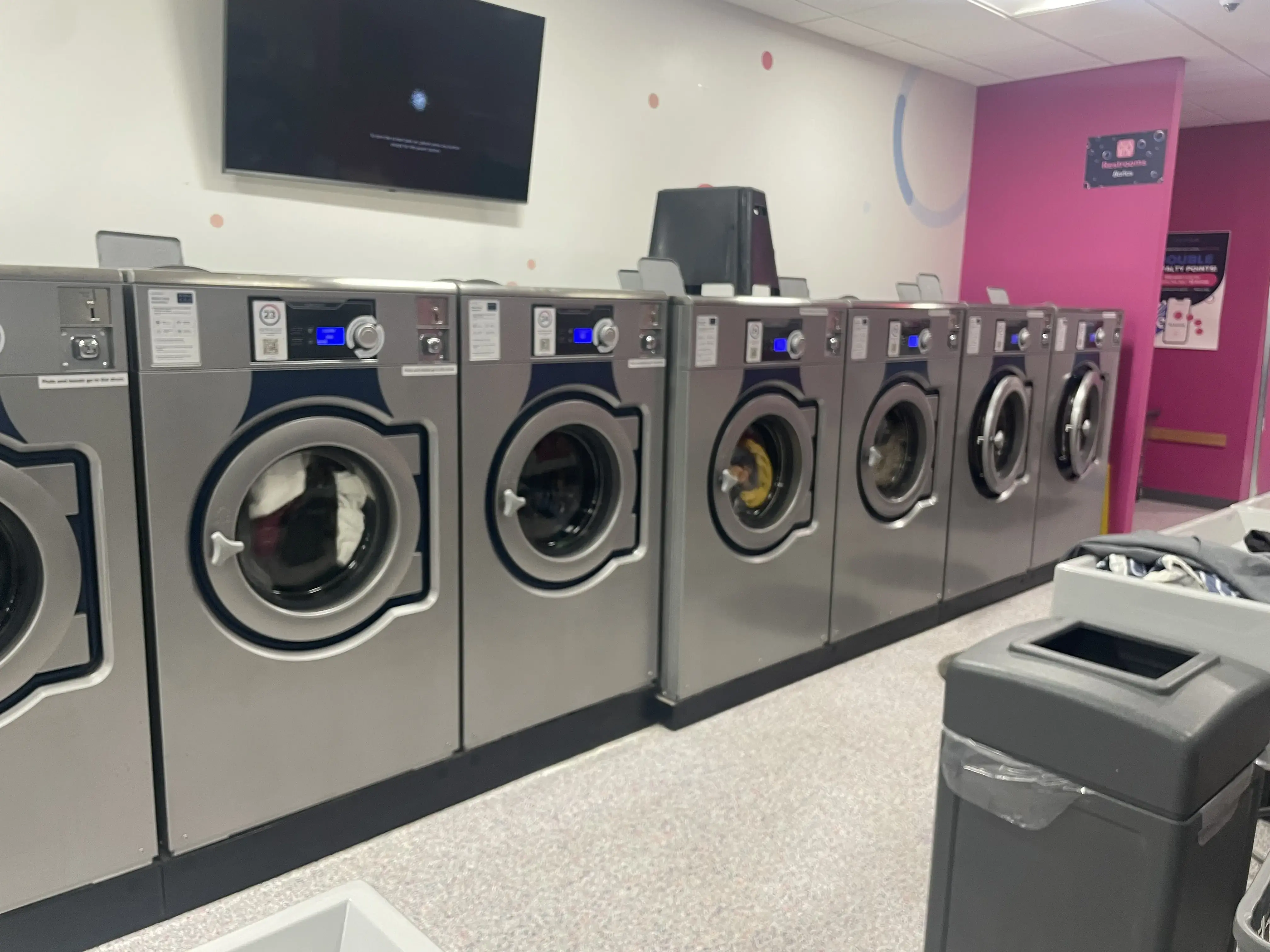 LaundroLab Laundromat thumbnail 13
