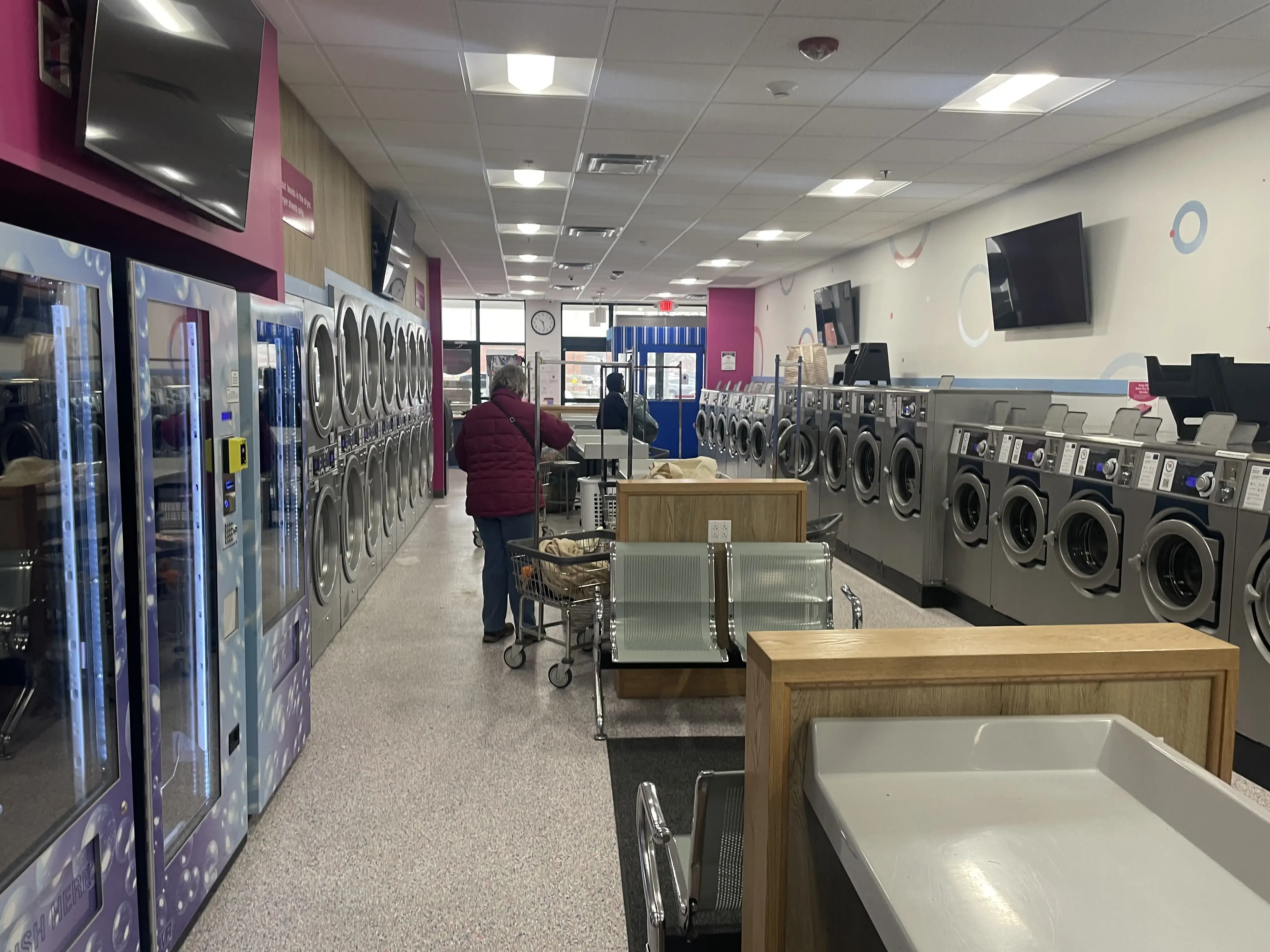 LaundroLab Laundromat thumbnail 15