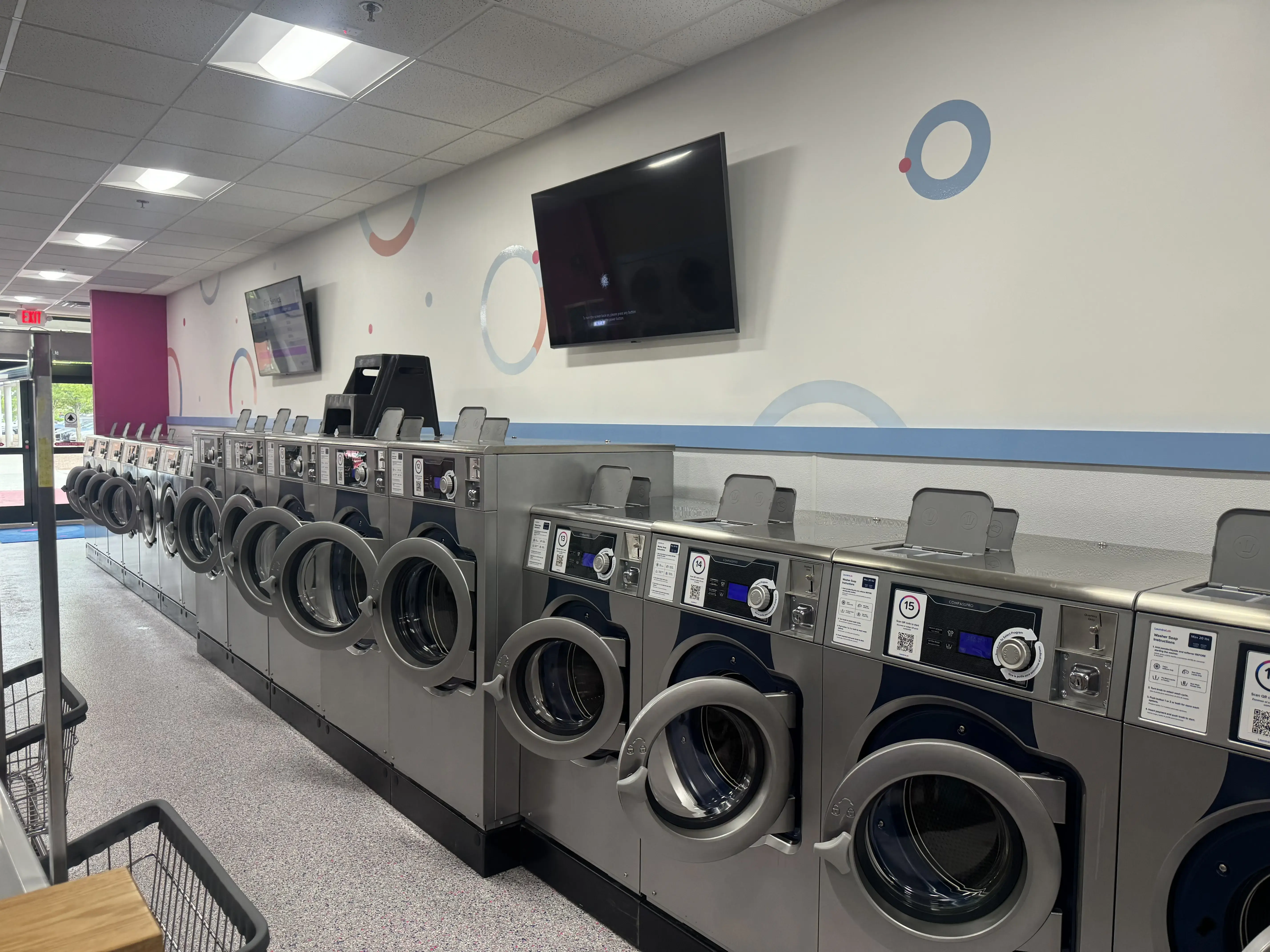 LaundroLab Laundromat thumbnail 17