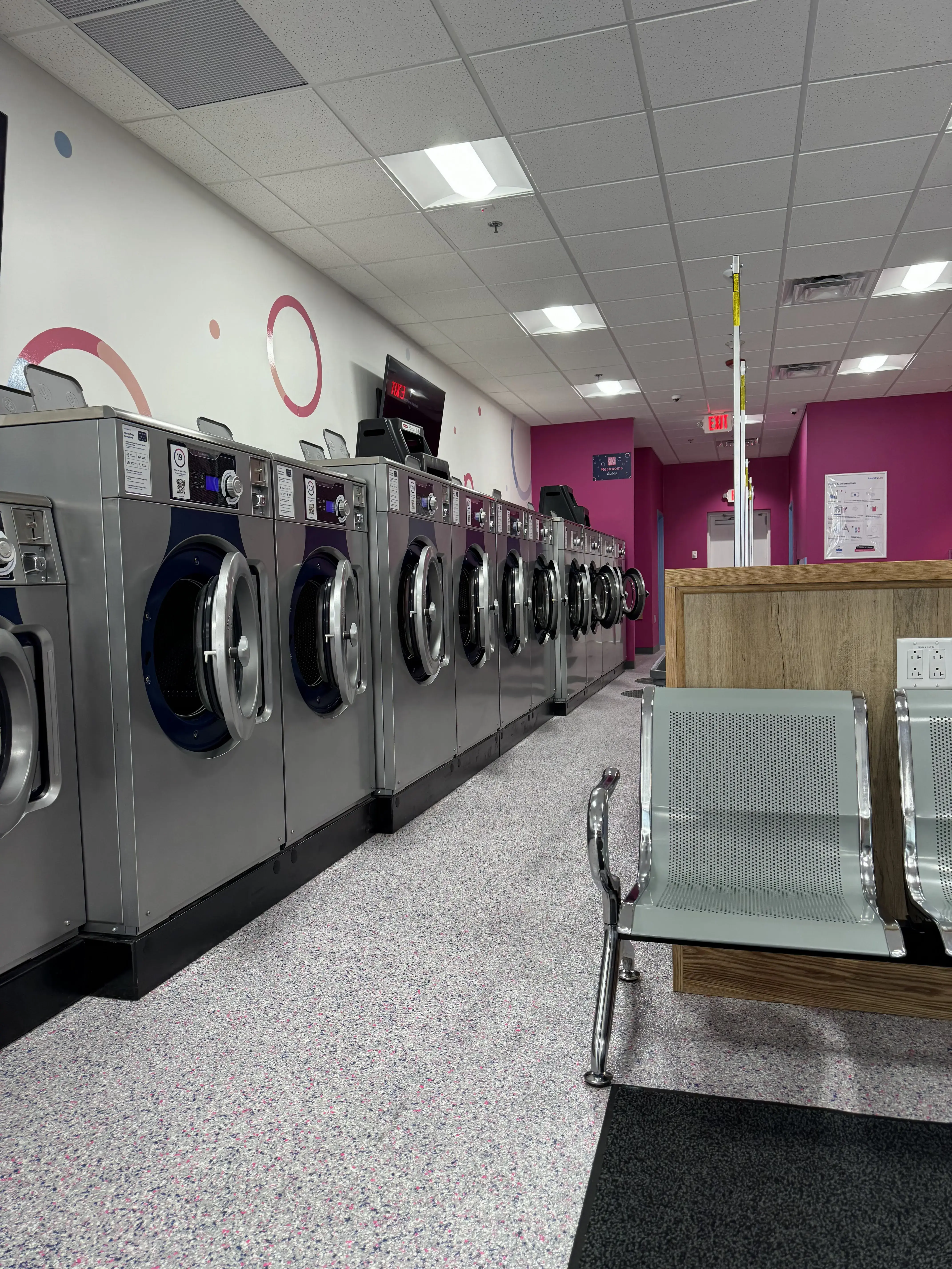 LaundroLab Laundromat thumbnail 20