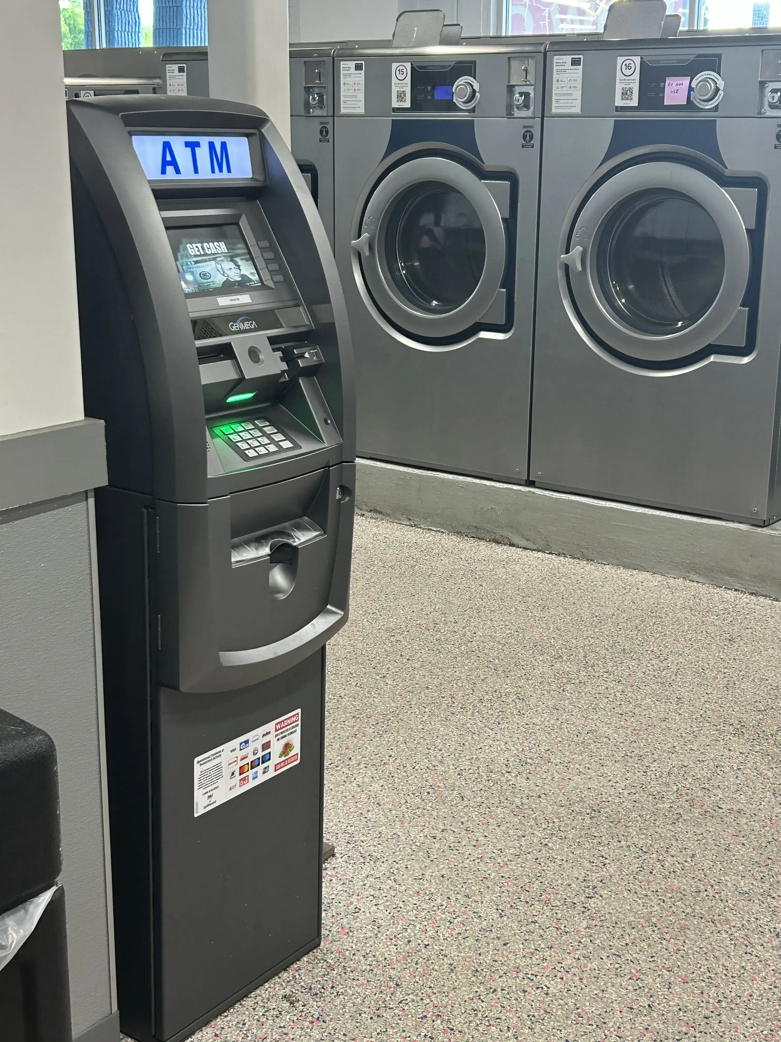 LaundroLab Laundromat thumbnail 11