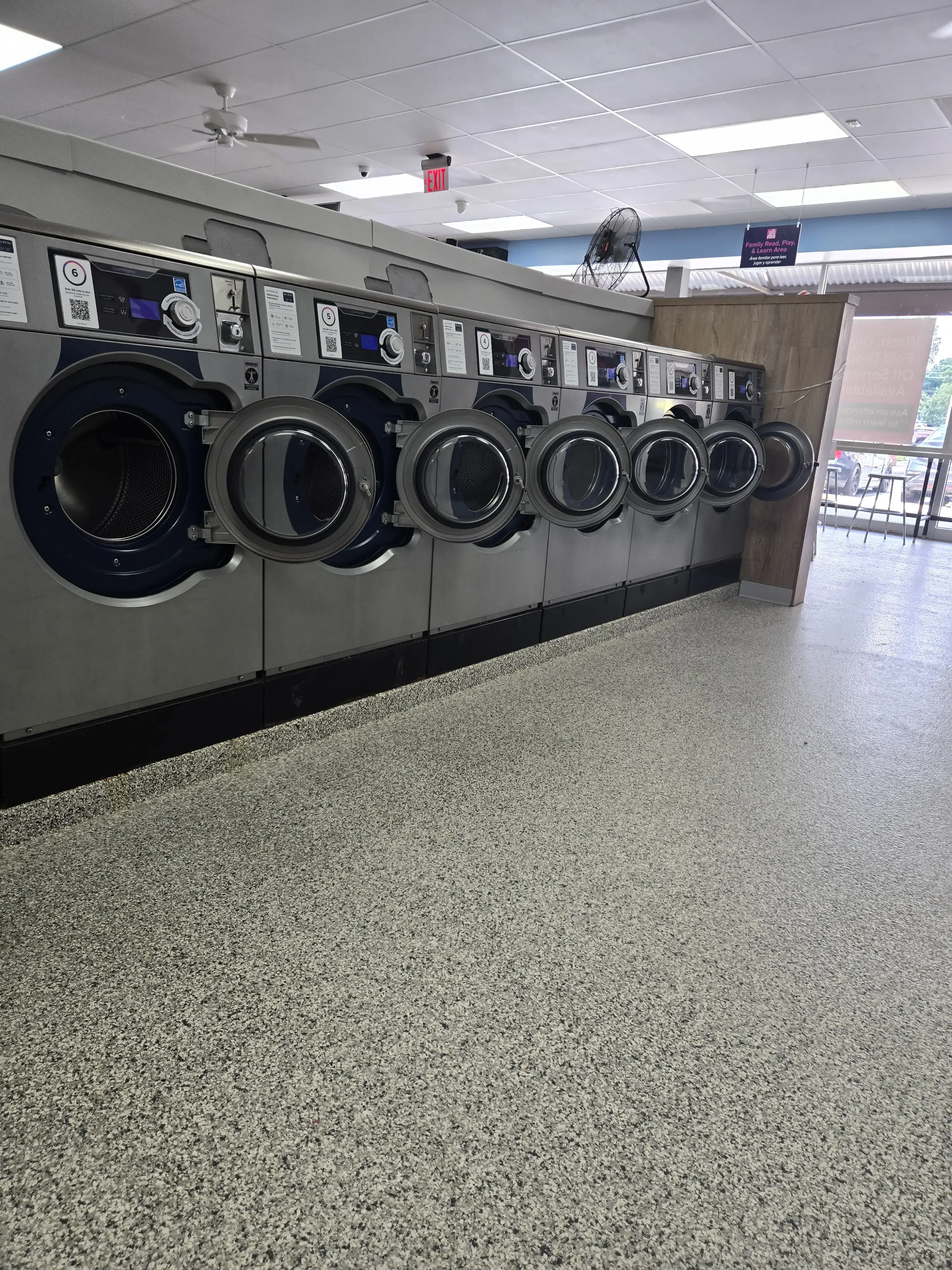 LaundroLab Laundromat - Image 3